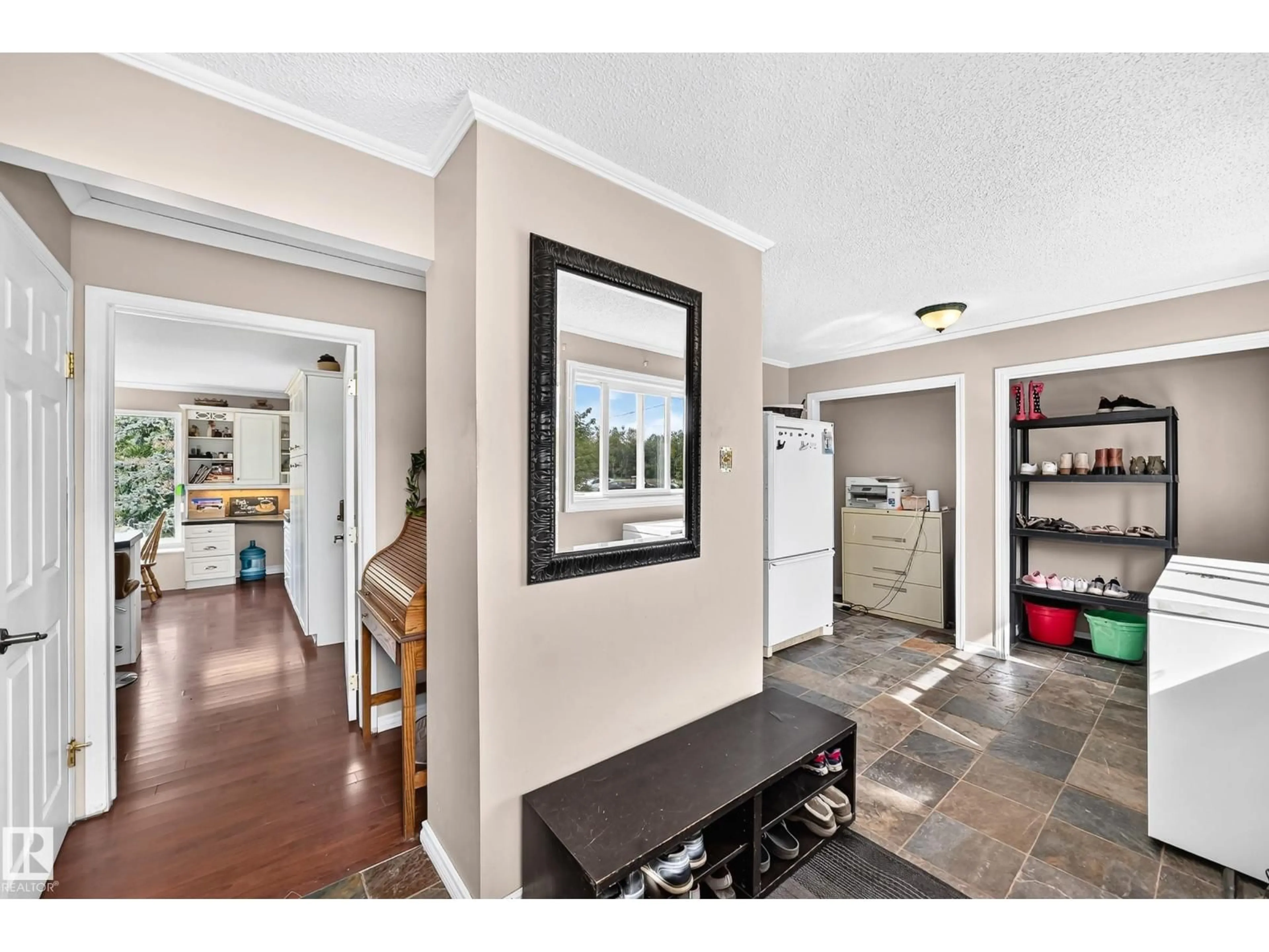 Indoor entryway for 23230 TWP ROAD 520, Rural Strathcona County Alberta T8B1G3