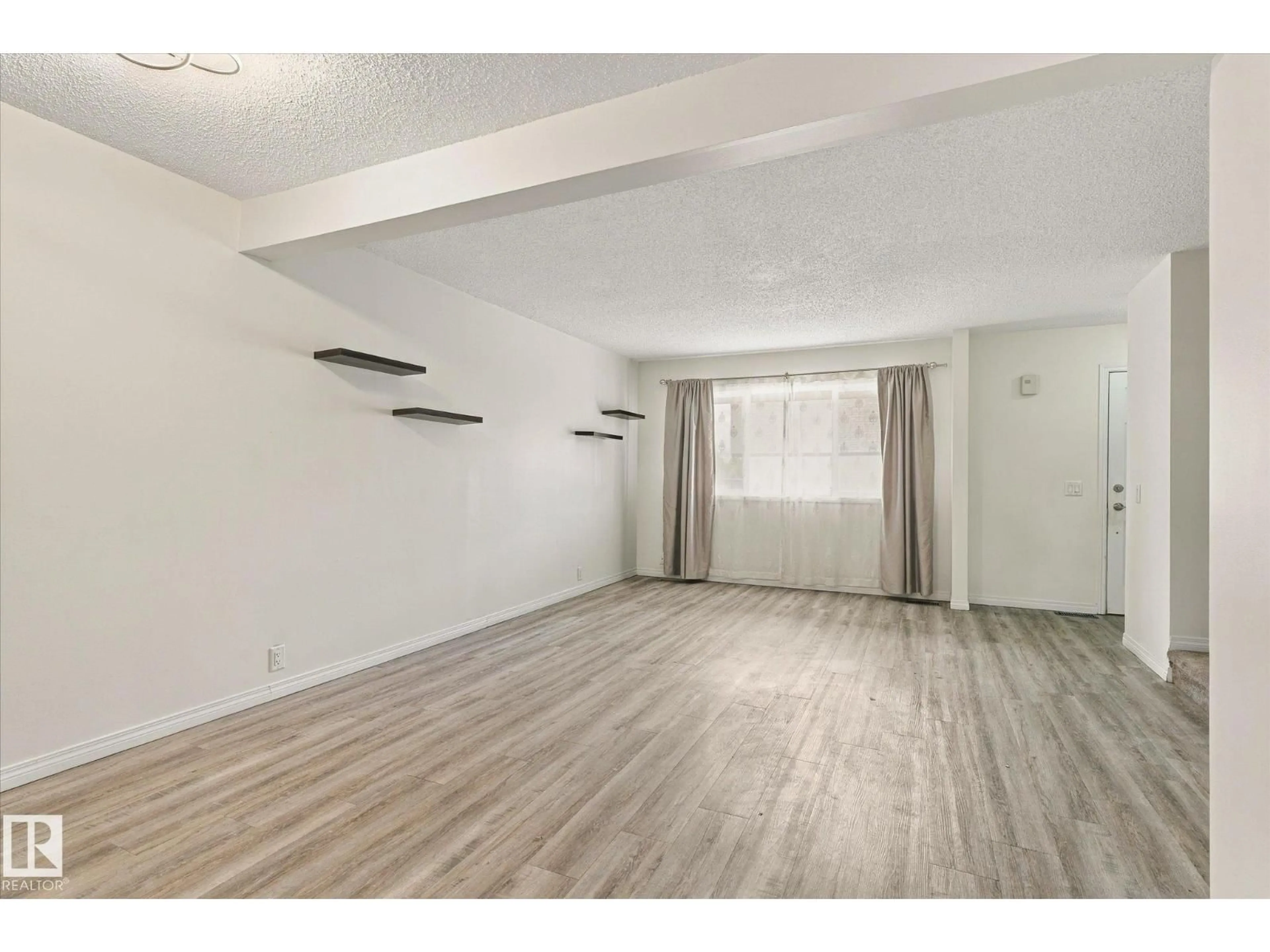 A pic of a room for #3 - 18010 98 AV, Edmonton Alberta T5T3H6