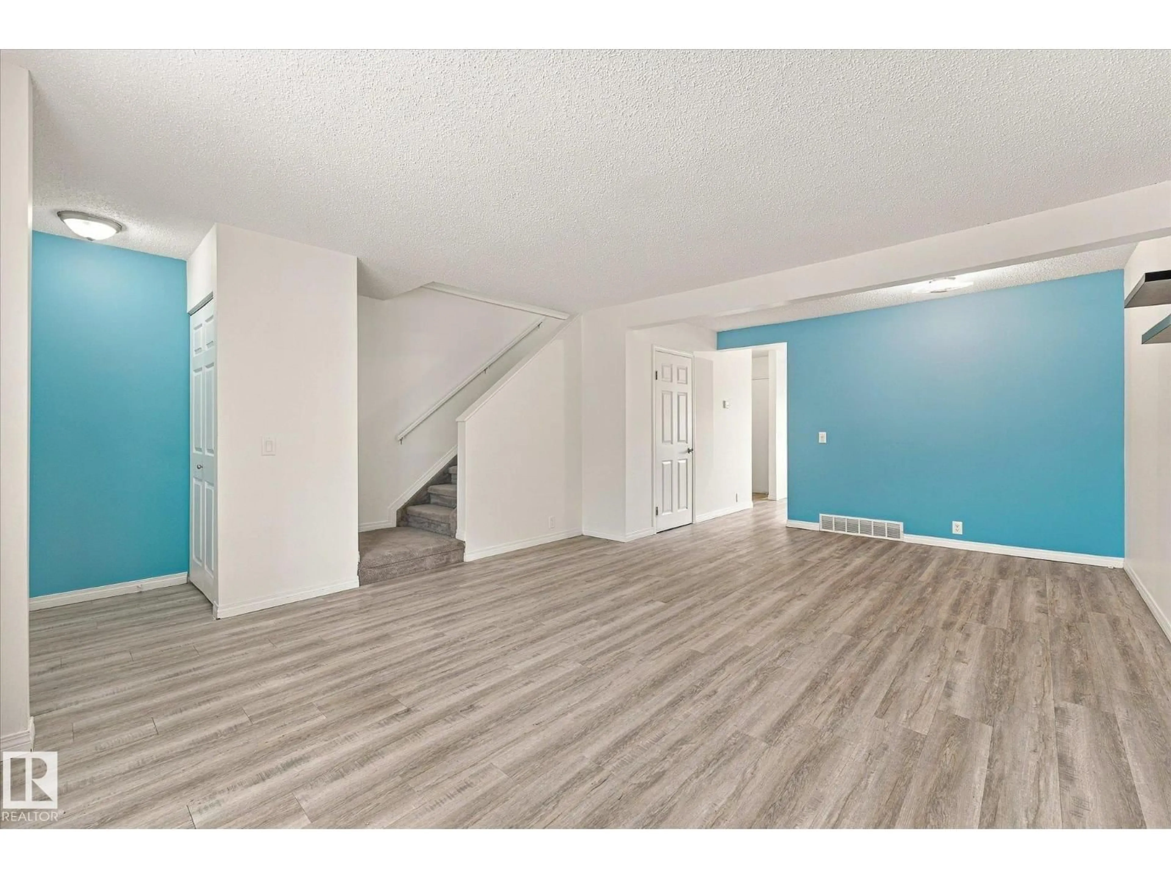 A pic of a room for #3 - 18010 98 AV, Edmonton Alberta T5T3H6