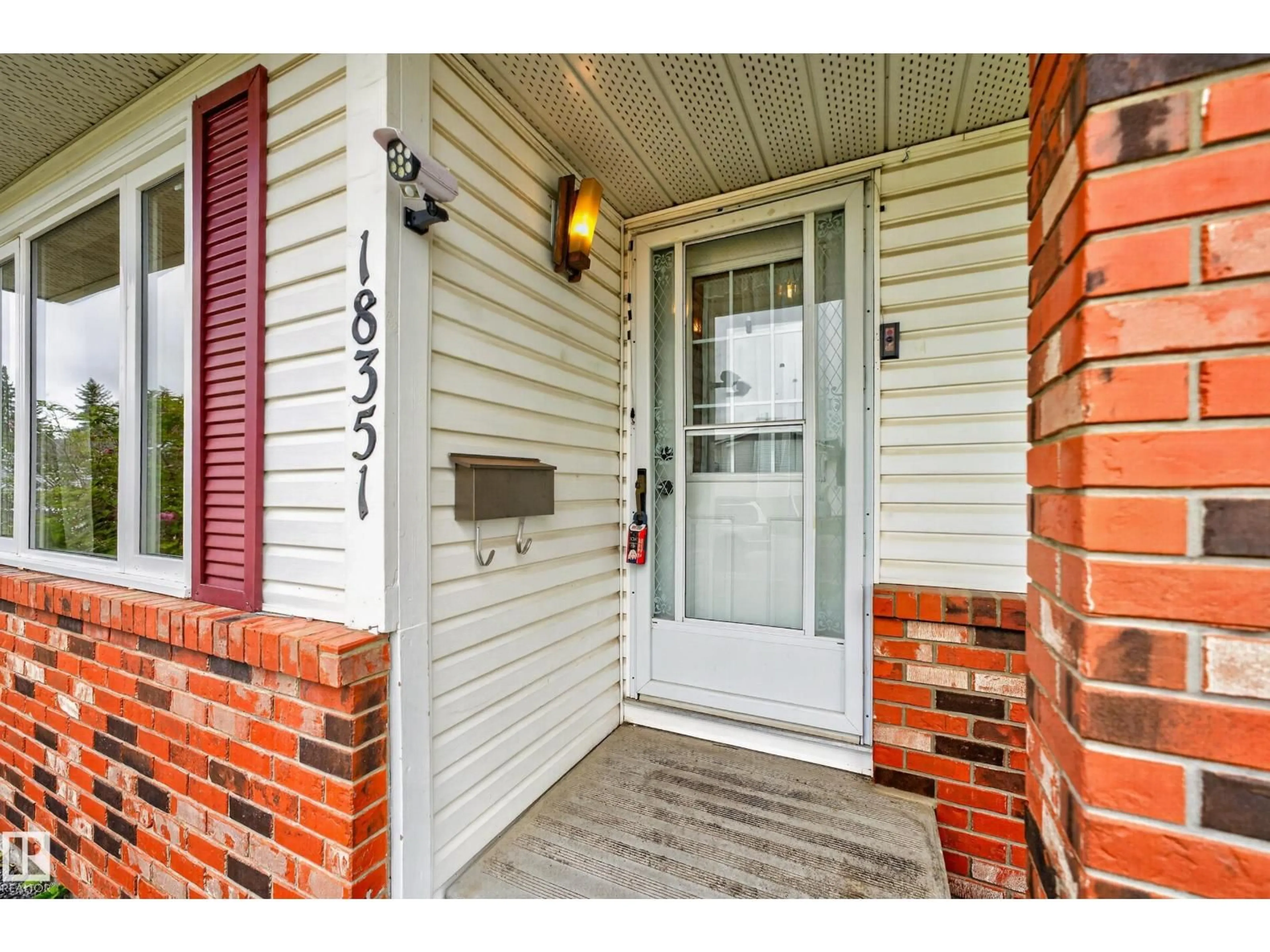 Indoor entryway for 18351 77 AV, Edmonton Alberta T5T5T7