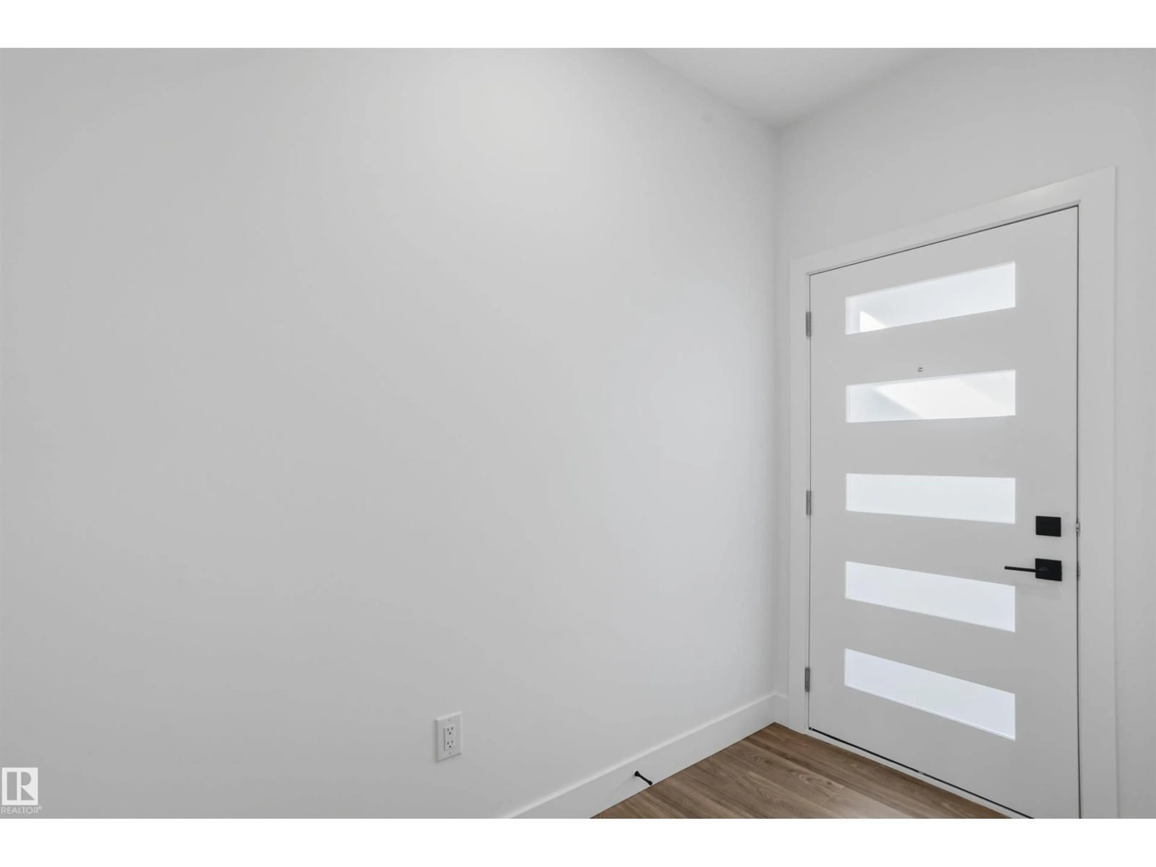 Indoor entryway for 2319 CROSSBILL CO, Edmonton Alberta T5S0Y7