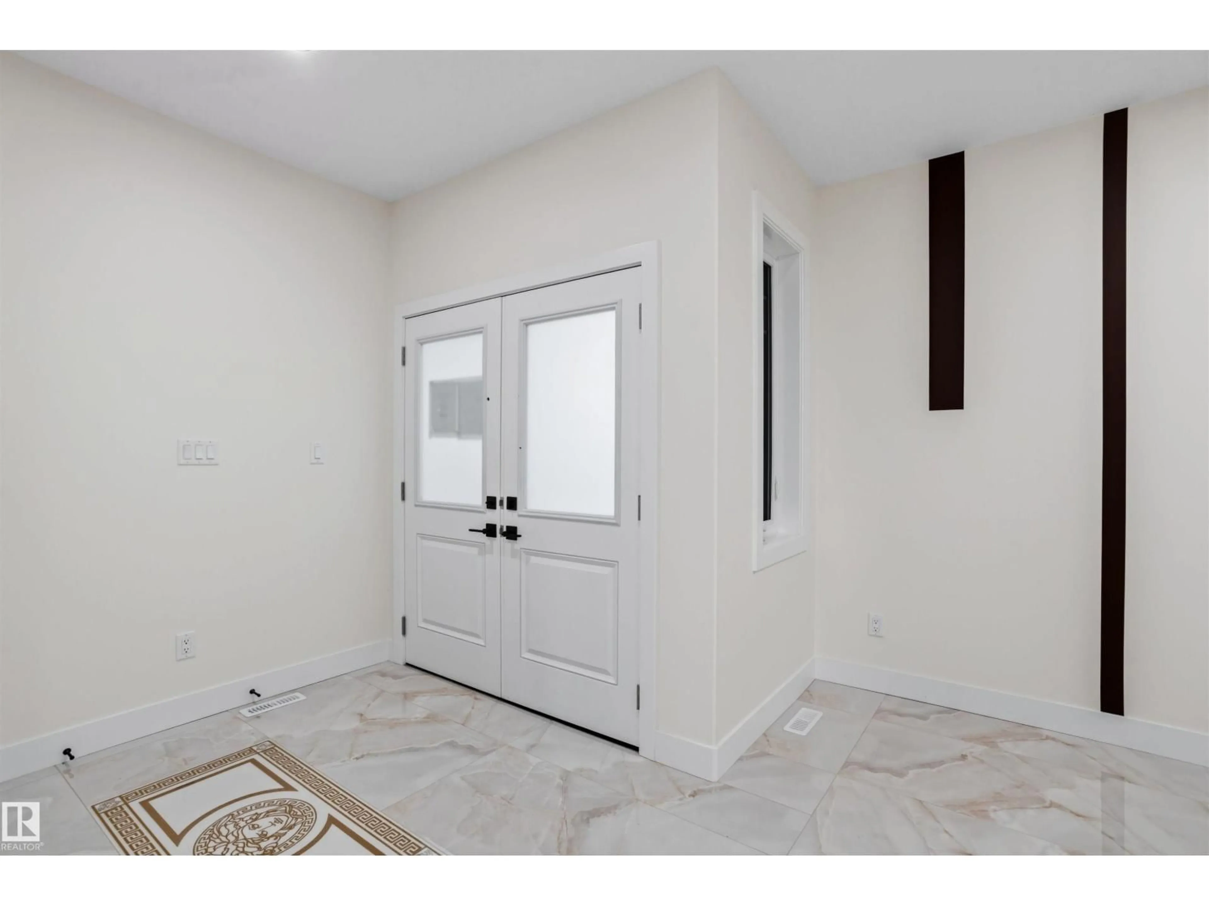 Indoor entryway for 216 21 ST, Edmonton Alberta T6X3C9