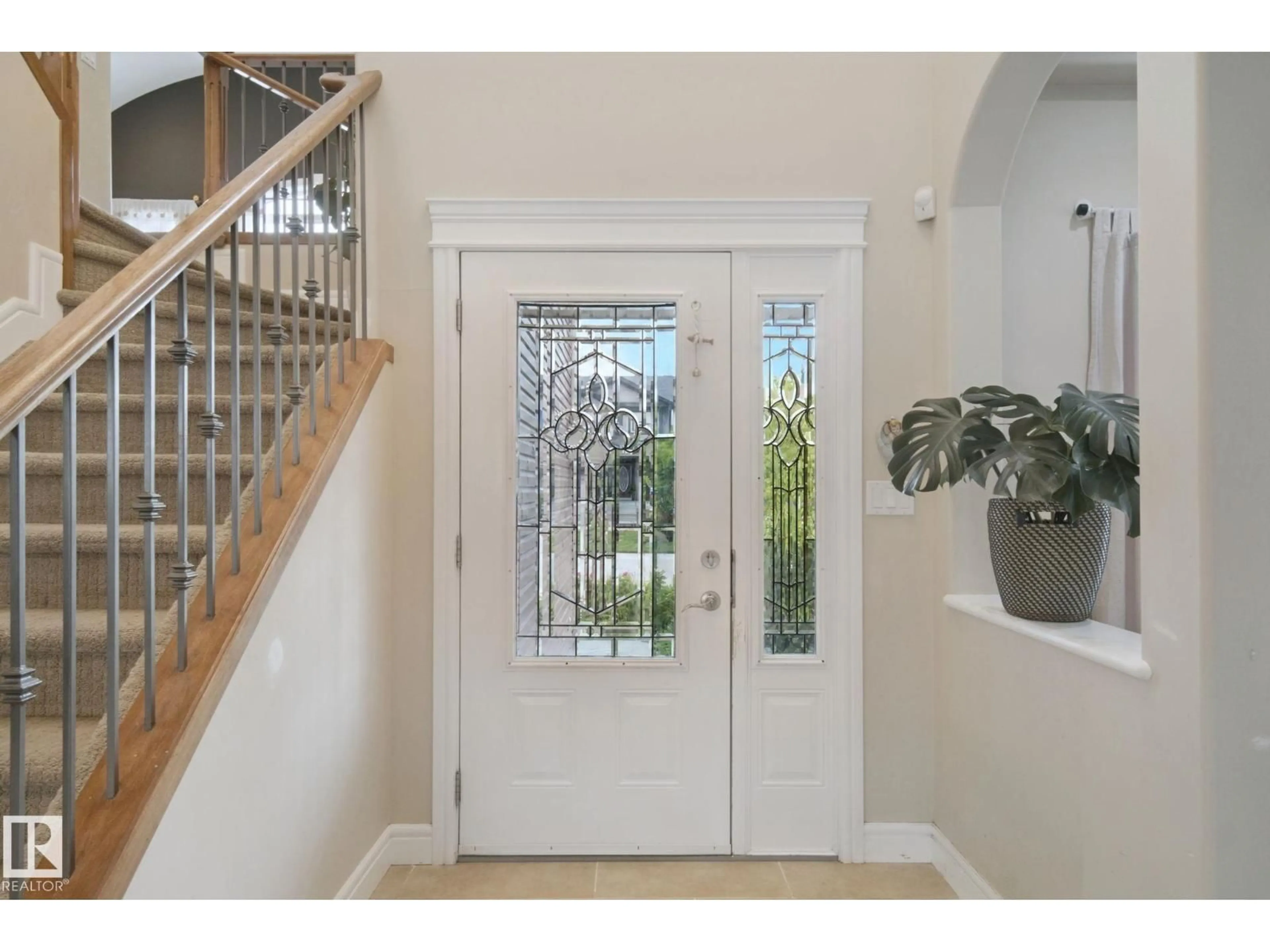 Indoor entryway for 6415 SANDIN CR, Edmonton Alberta T6R0E9