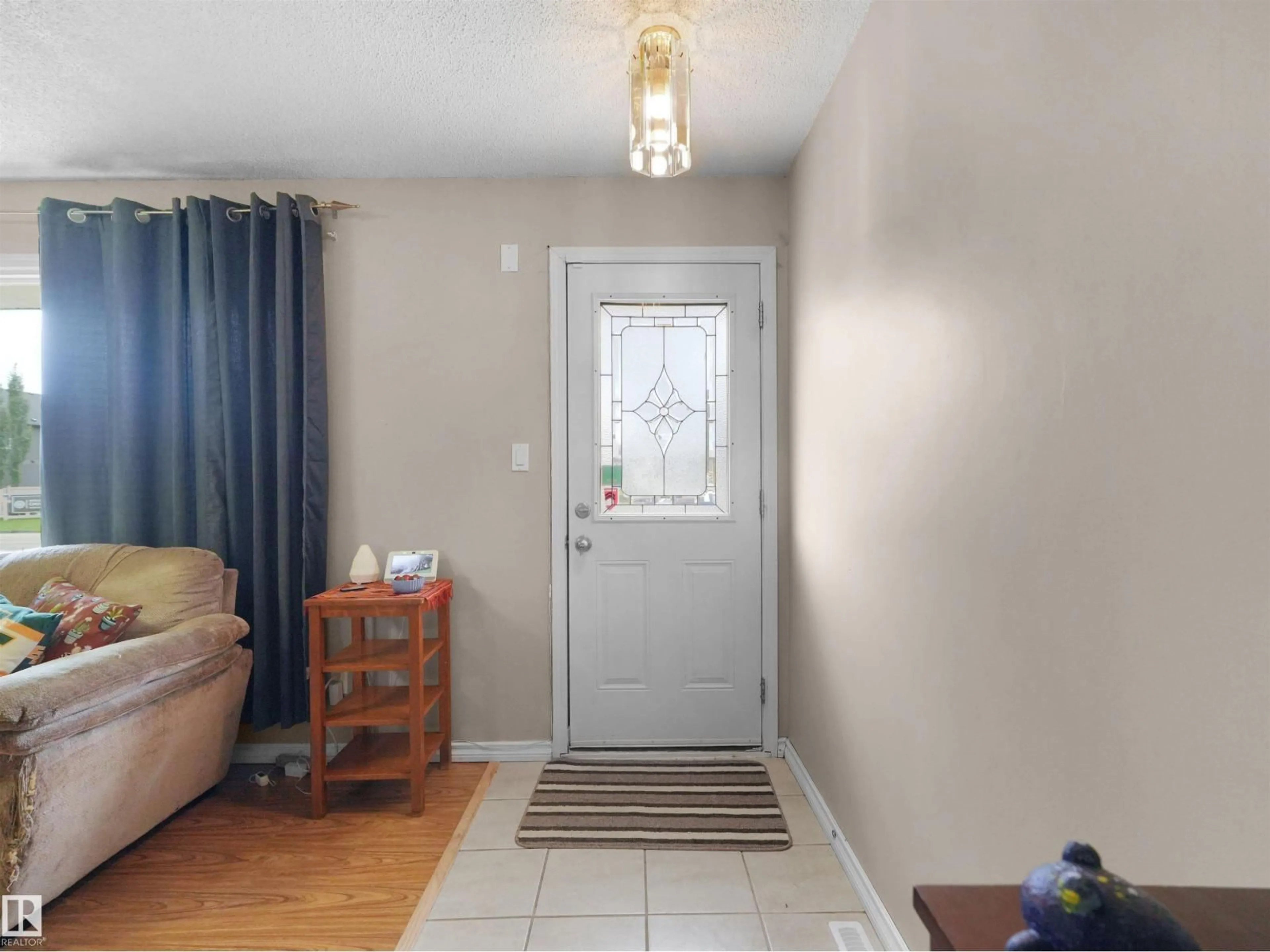 Indoor entryway for 13323 114 STREET NW, Edmonton Alberta T5E5E3