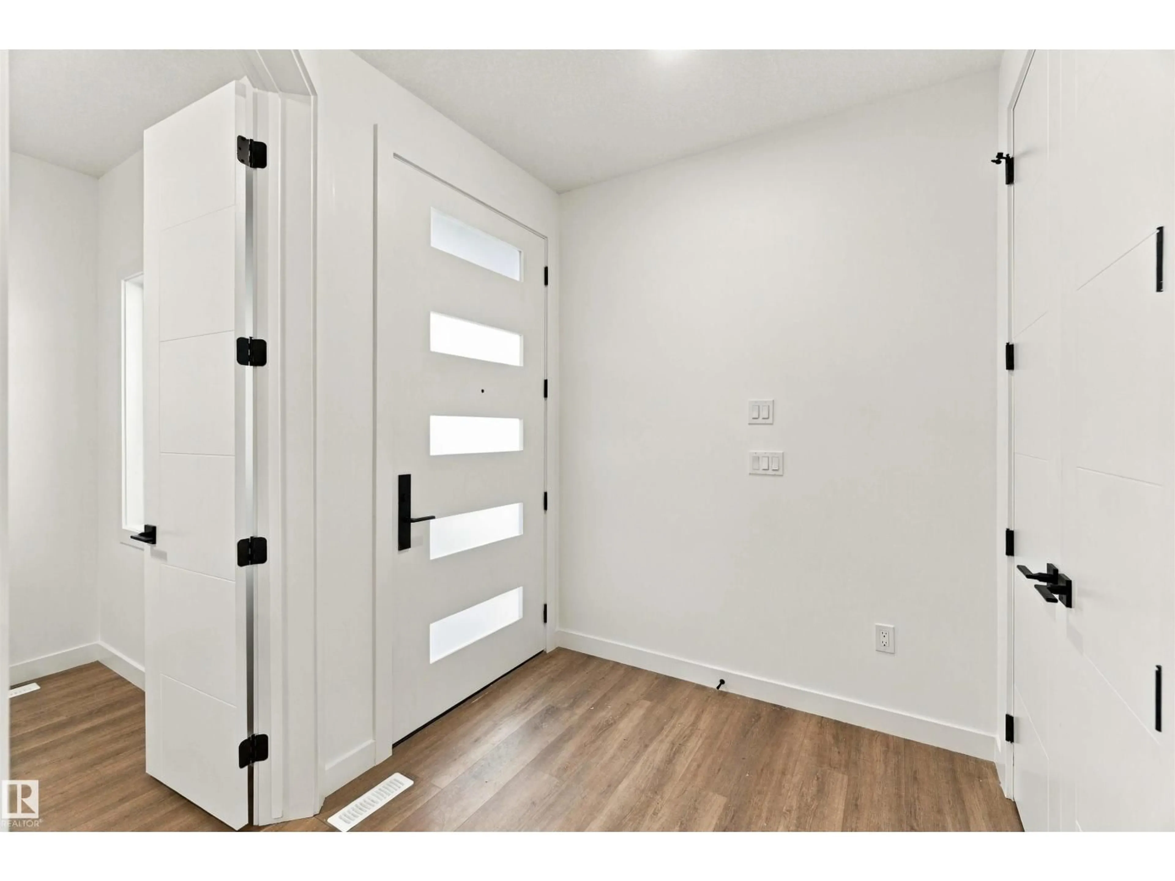 Indoor entryway for 3833 52 ST, Gibbons Alberta T0A1N0