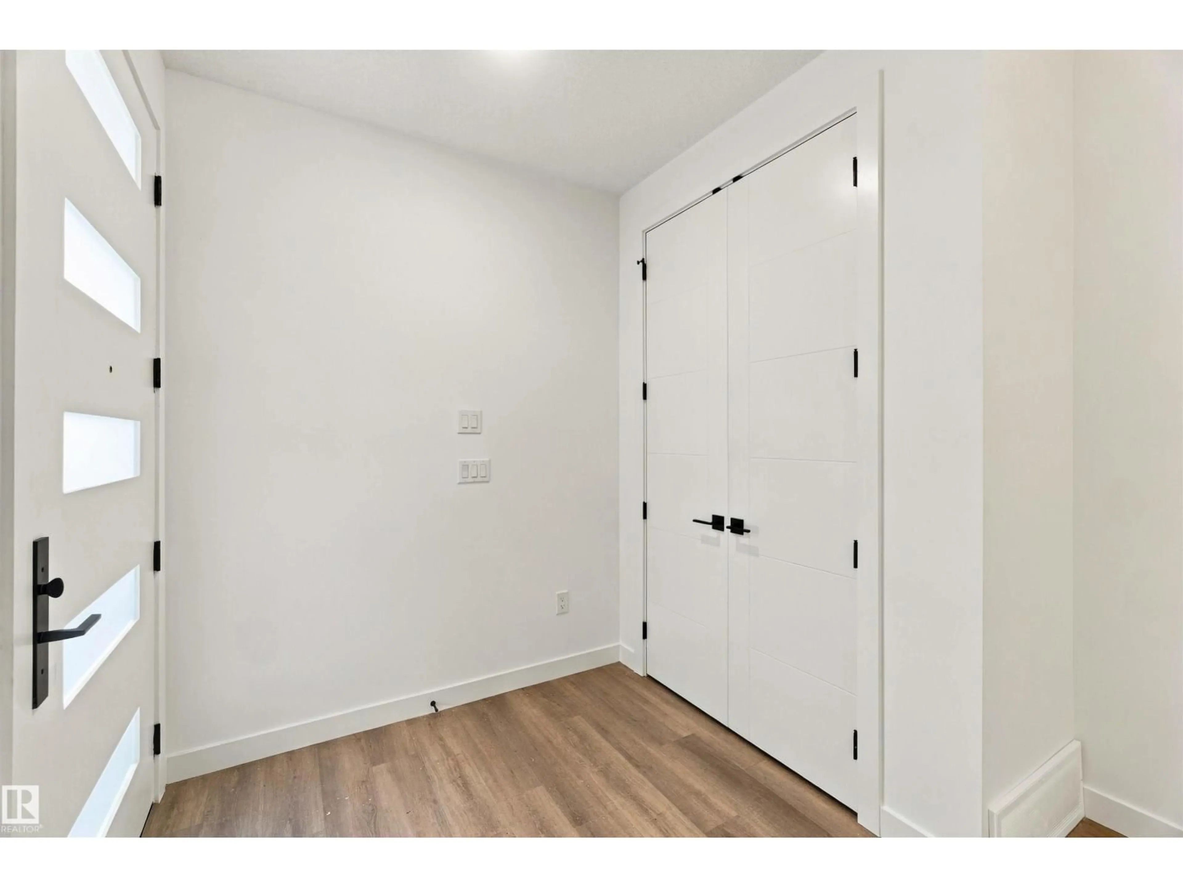 Indoor entryway for 3833 52 ST, Gibbons Alberta T0A1N0