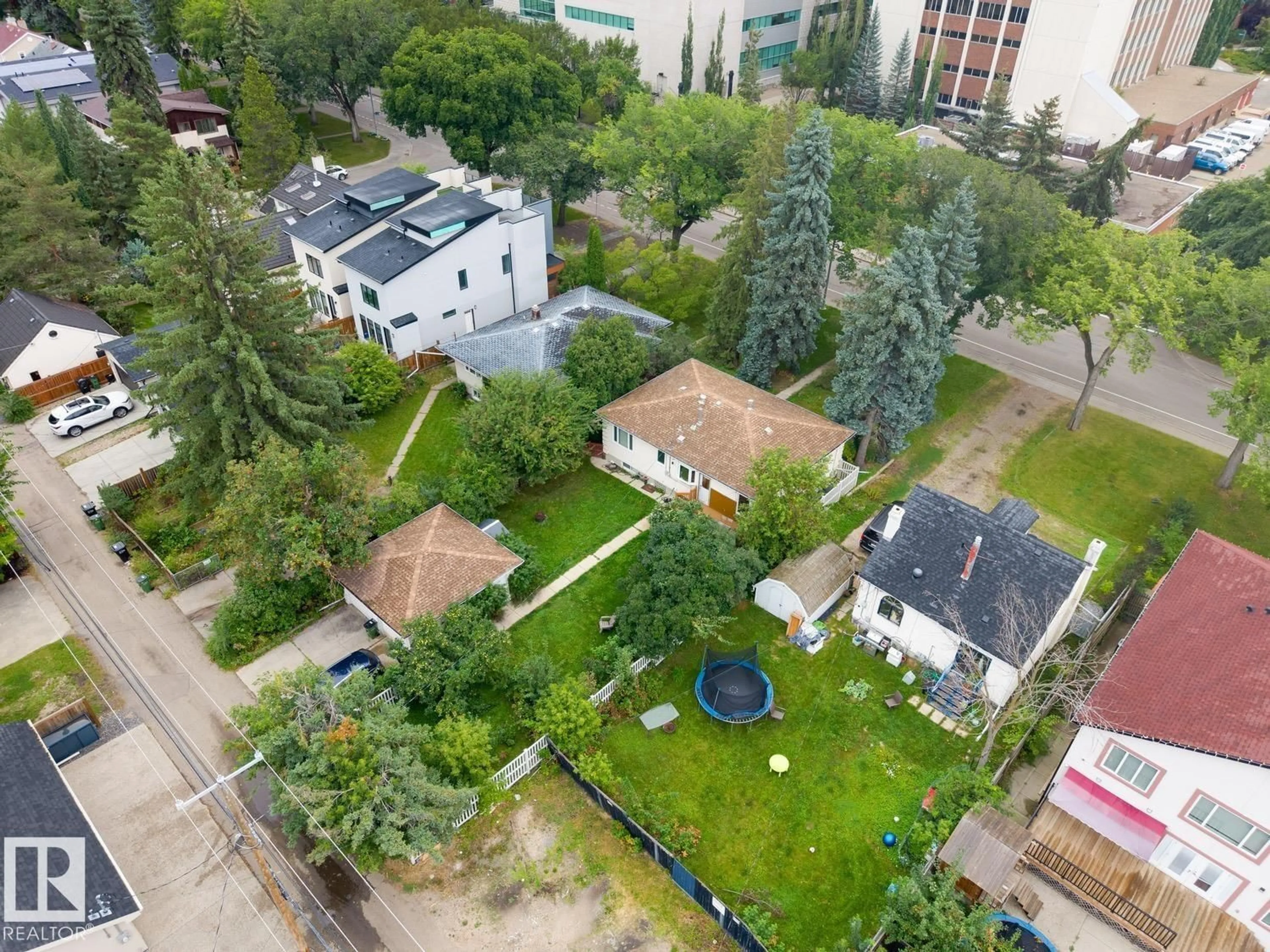 A pic from outside/outdoor area/front of a property/back of a property/a pic from drone, street for 8932 116 ST NW, Edmonton Alberta T6G1P8
