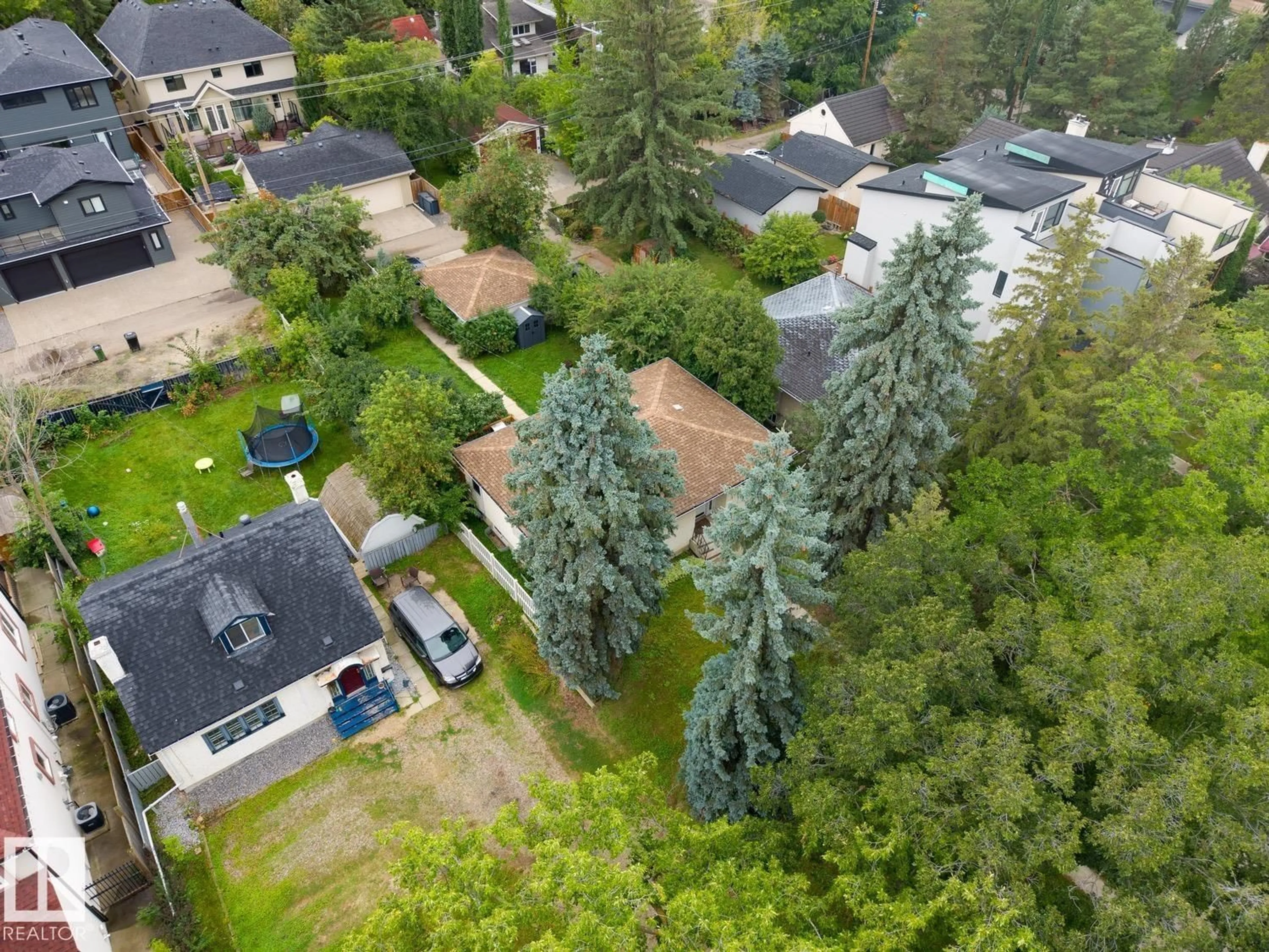 A pic from outside/outdoor area/front of a property/back of a property/a pic from drone, forest/trees view for 8932 116 ST NW, Edmonton Alberta T6G1P8