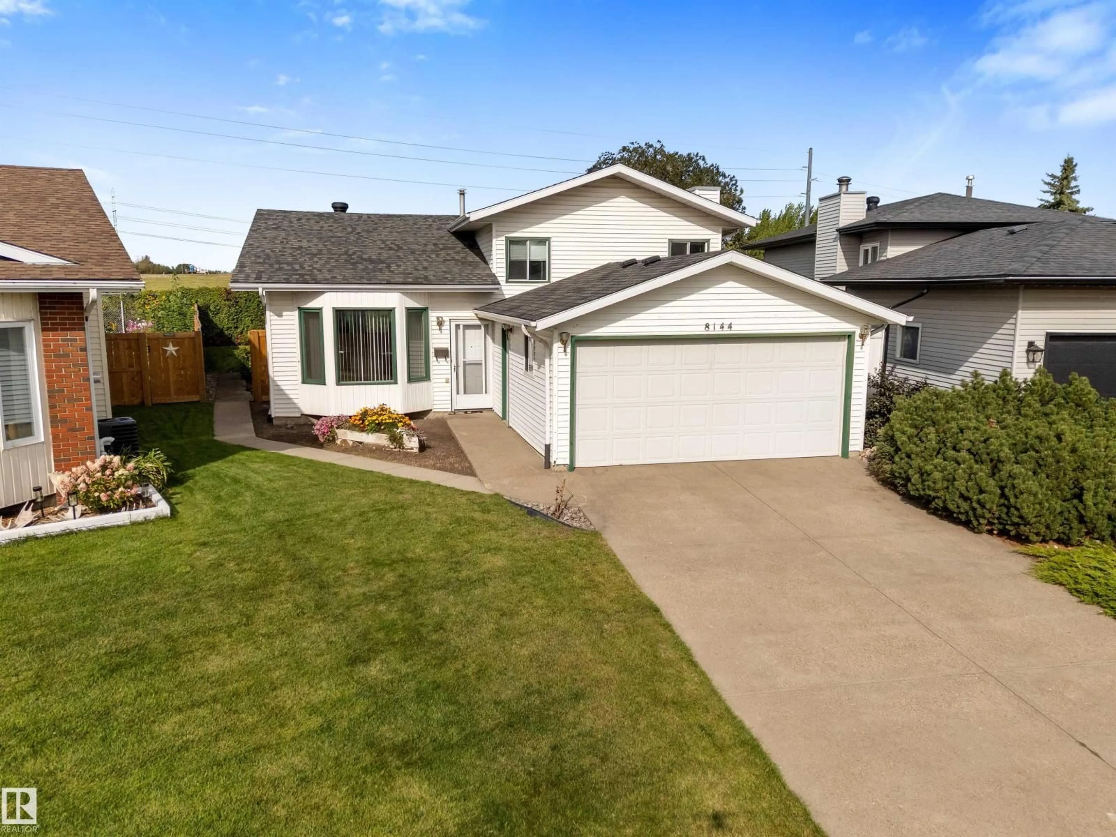 Home with vinyl exterior material, street for 8144 190 ST, Edmonton Alberta T5T5C7
