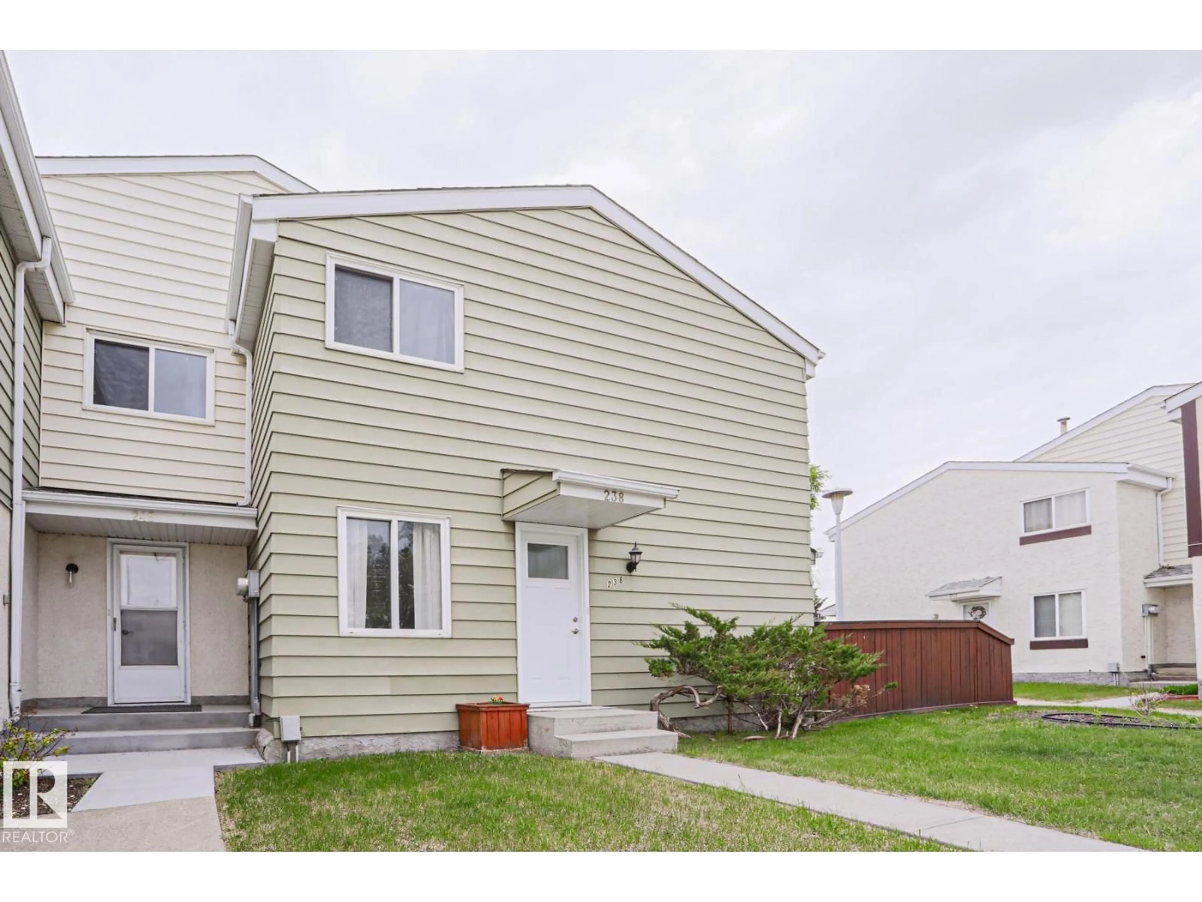 Home with vinyl exterior material, street for 238 PRIMROSE GARDENS GD, Edmonton Alberta T5T0R1
