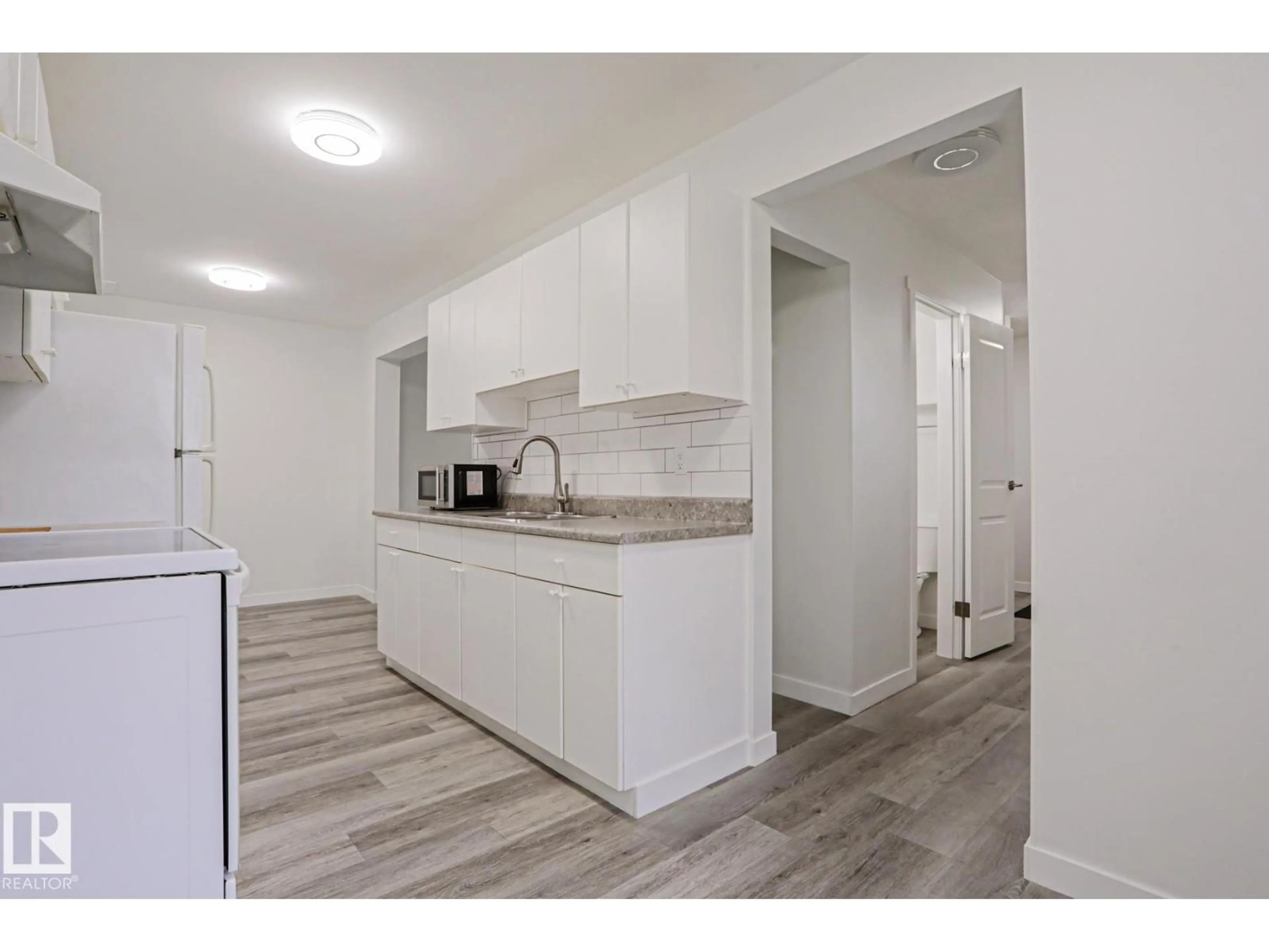 Standard kitchen, unknown for 238 PRIMROSE GARDENS GD, Edmonton Alberta T5T0R1
