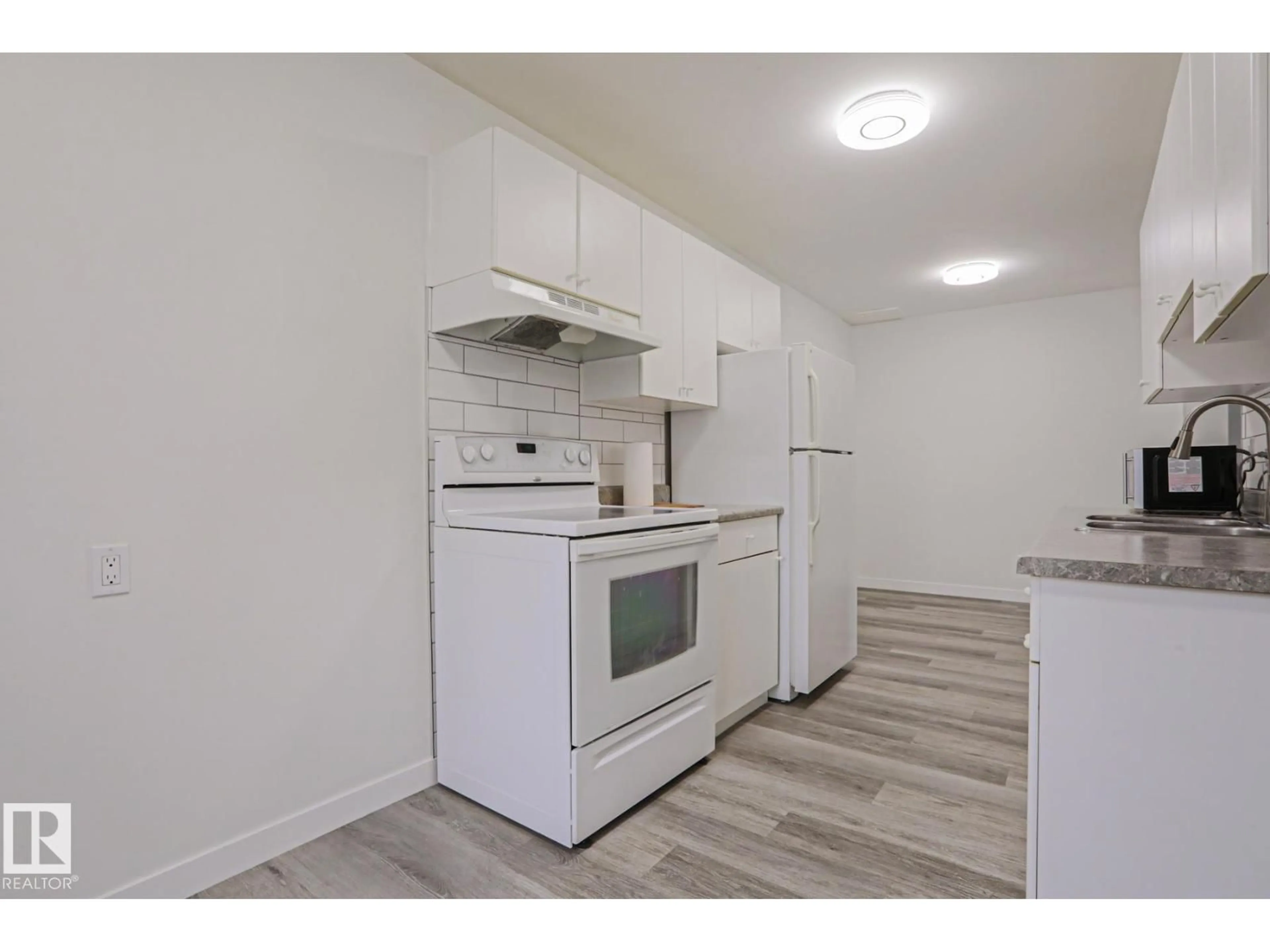 Standard kitchen, unknown for 238 PRIMROSE GARDENS GD, Edmonton Alberta T5T0R1