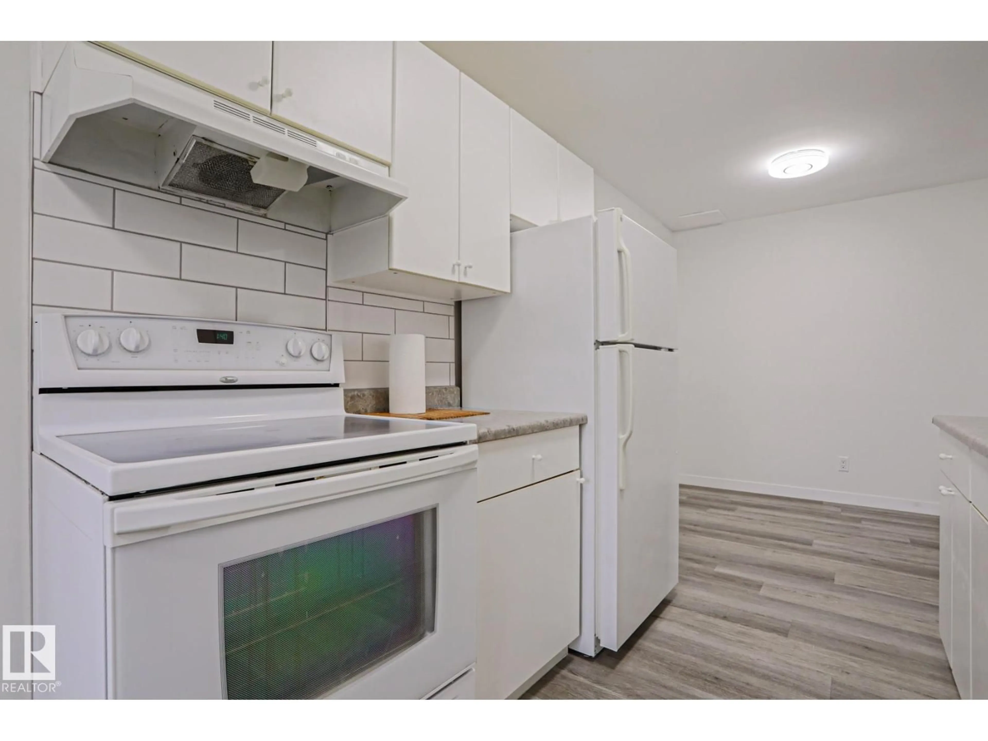 Standard kitchen, unknown for 238 PRIMROSE GARDENS GD, Edmonton Alberta T5T0R1
