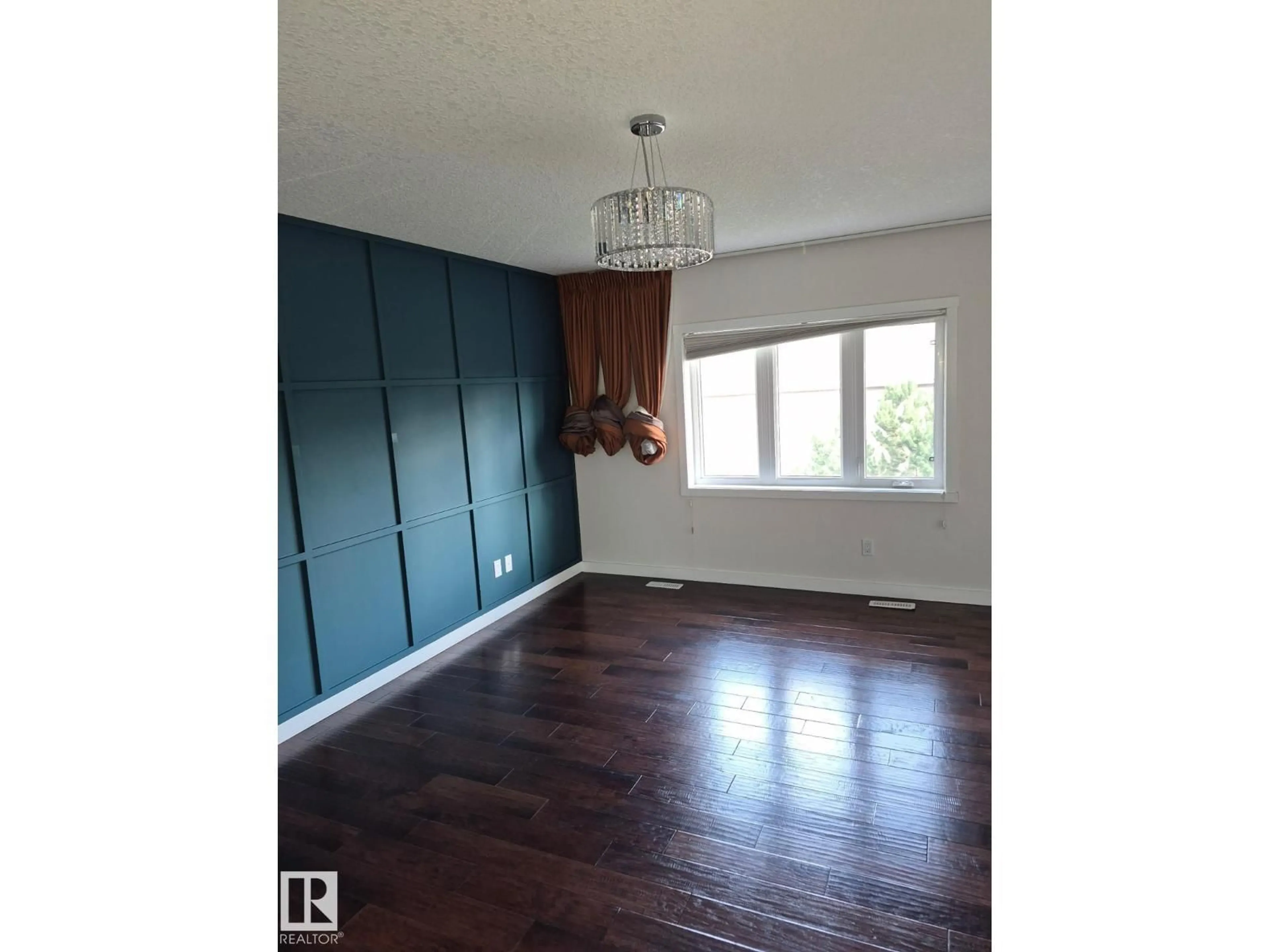 A pic of a room for 3329 WEST COURT NW, Edmonton Alberta T6W0T5