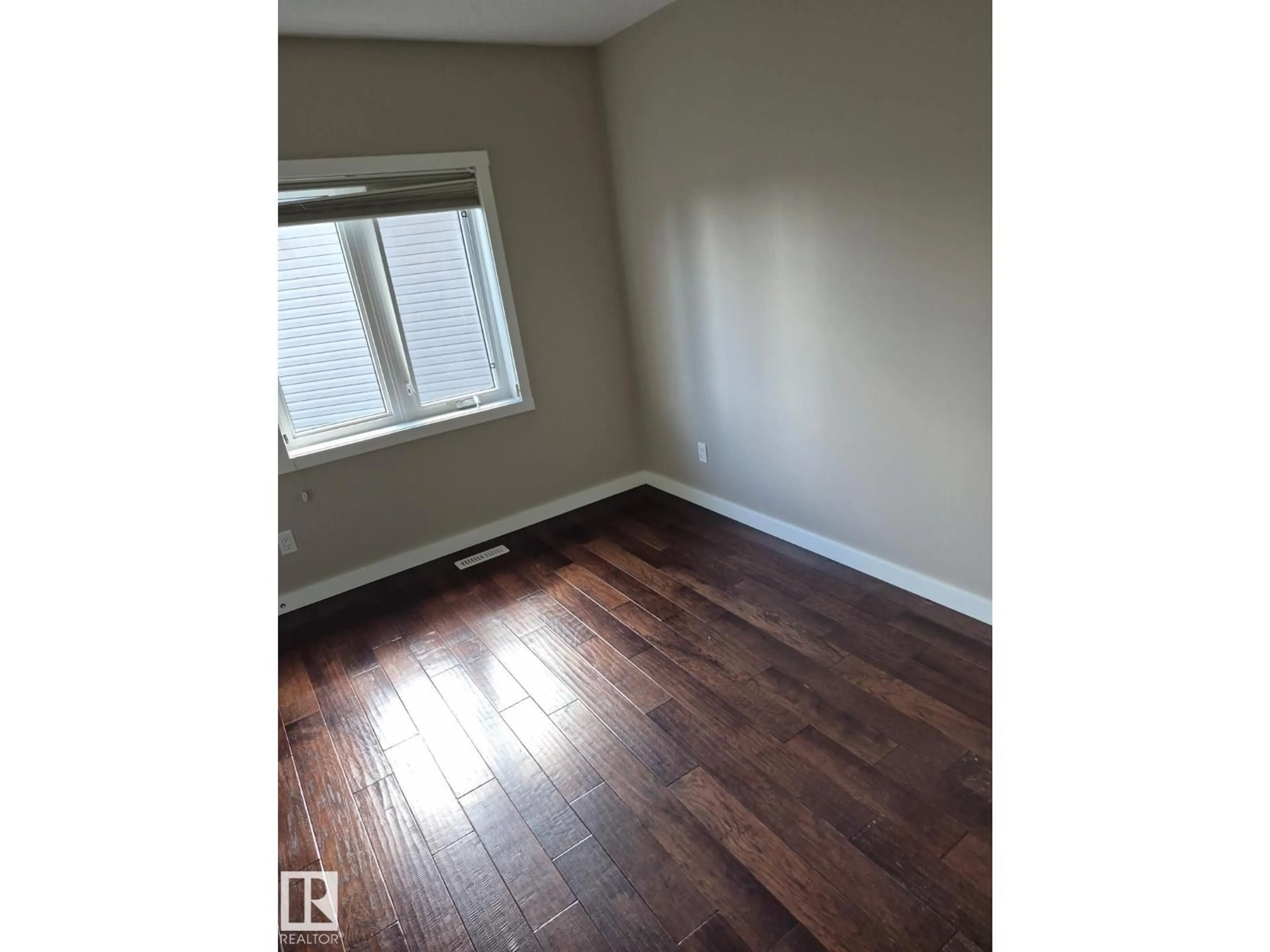 A pic of a room for 3329 WEST COURT NW, Edmonton Alberta T6W0T5