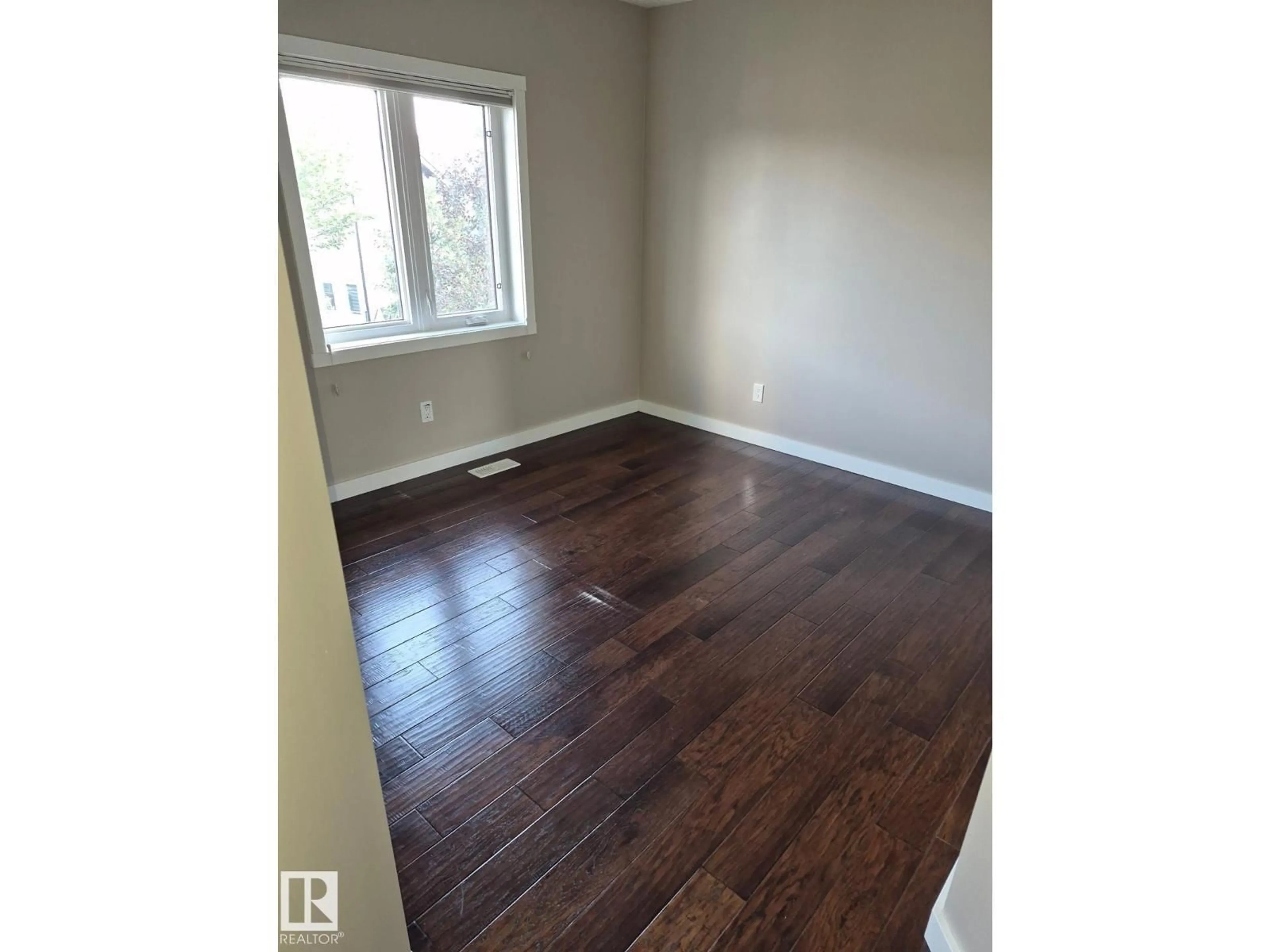 A pic of a room for 3329 WEST COURT NW, Edmonton Alberta T6W0T5