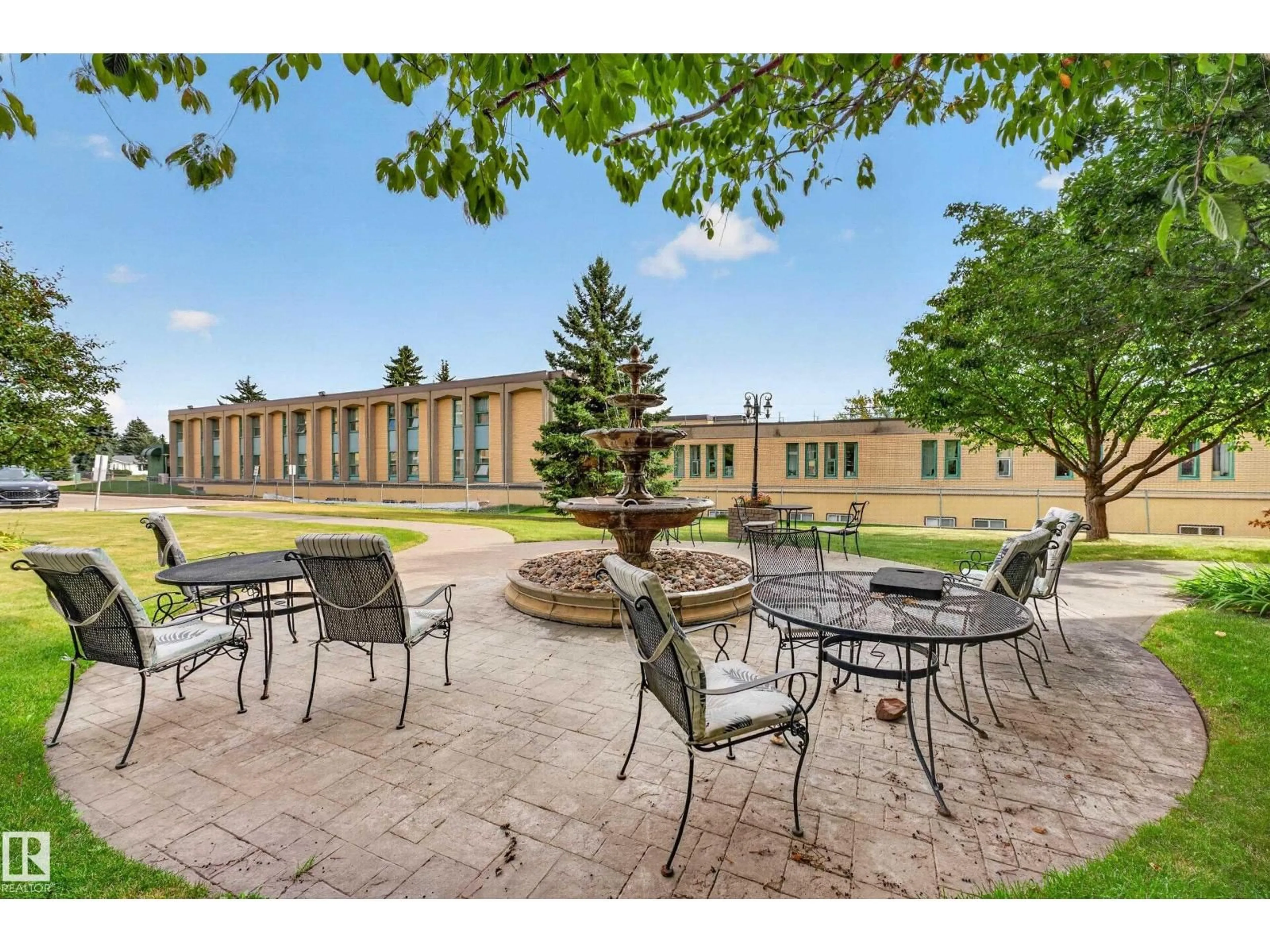 Patio, unknown for 9820 - 420 165 ST NW, Edmonton Alberta T5P0N3