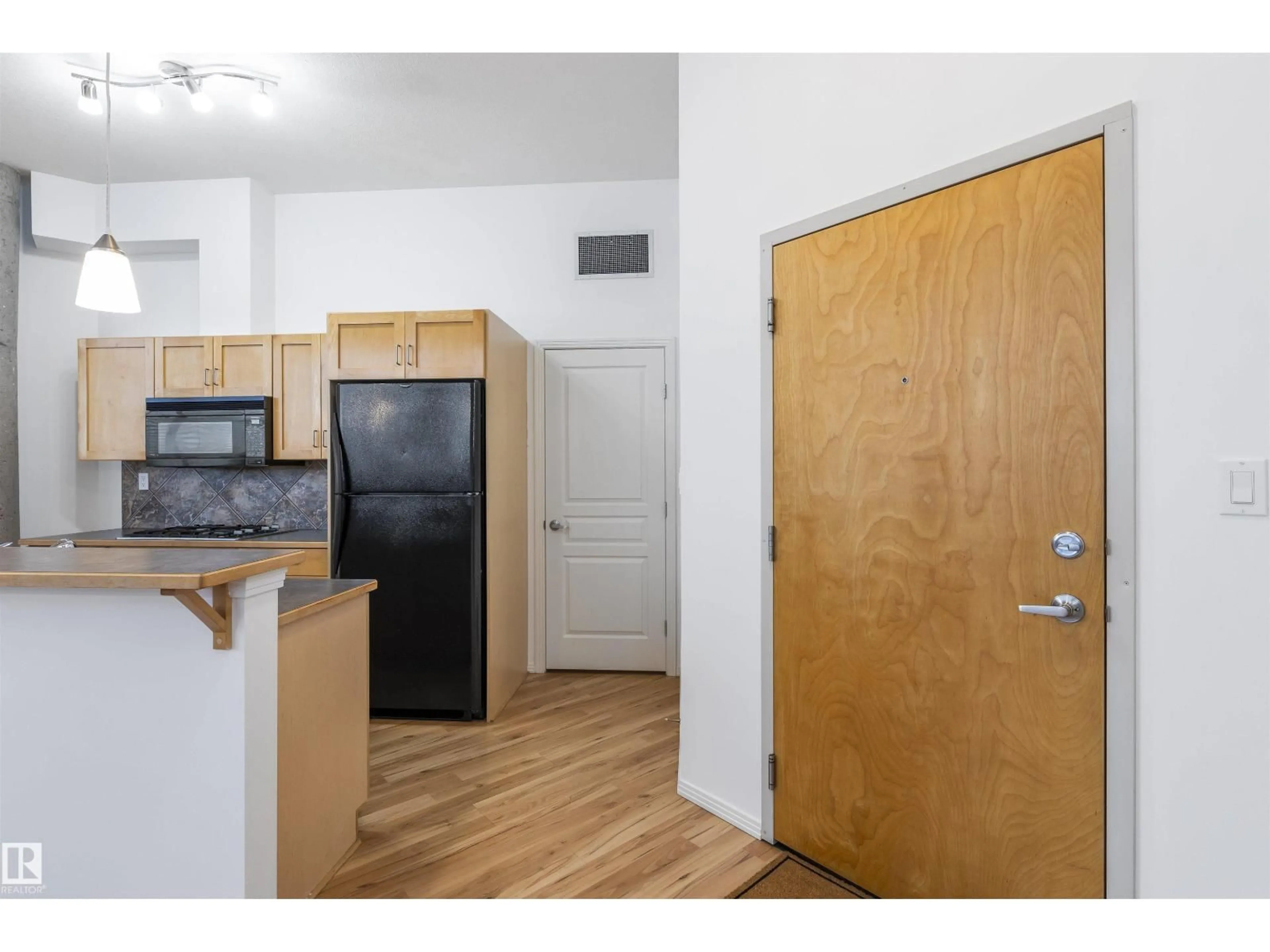Standard kitchen, unknown for 202 - 10123 112 ST, Edmonton Alberta T5K1M1