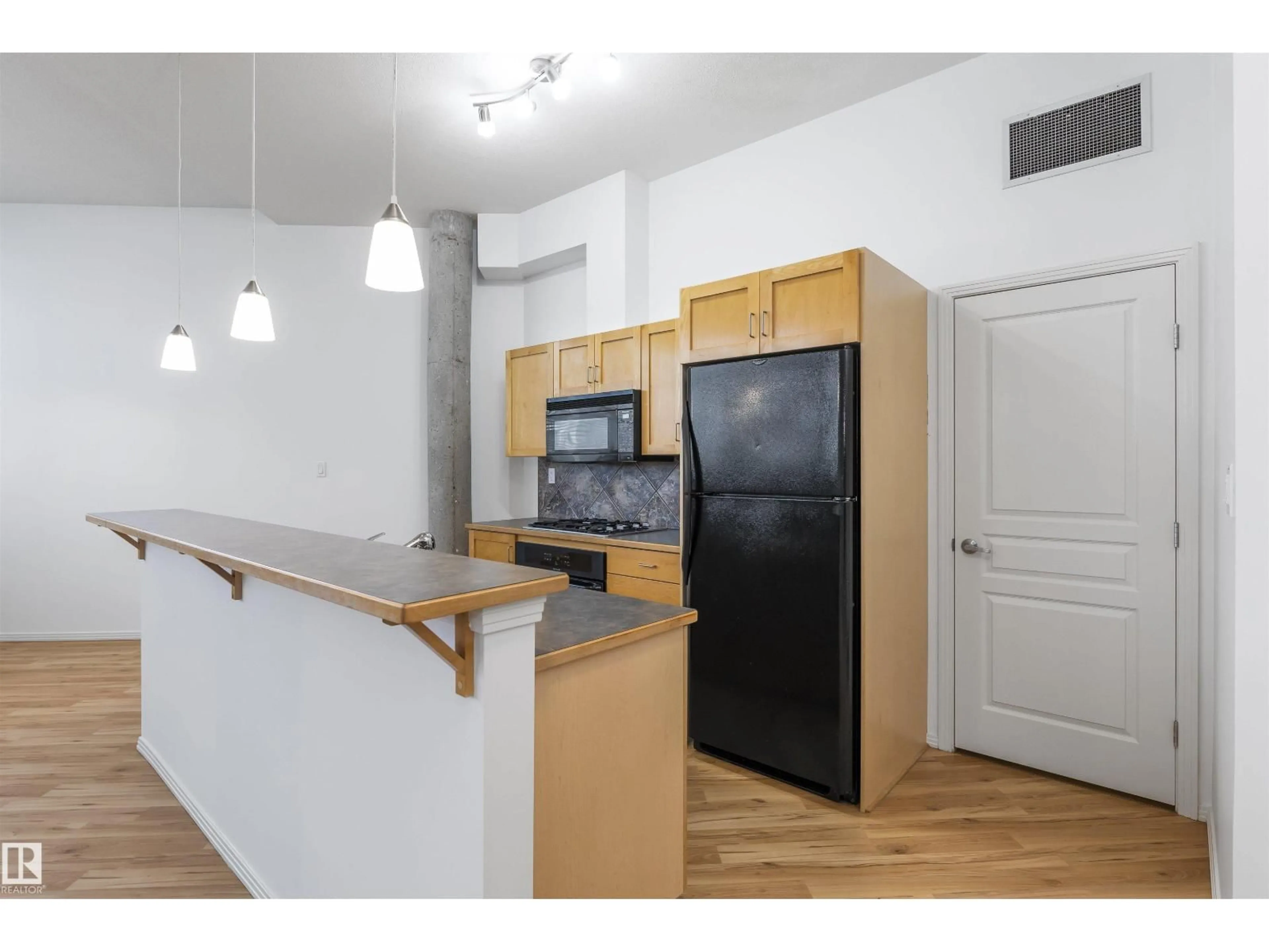 Standard kitchen, unknown for 202 - 10123 112 ST, Edmonton Alberta T5K1M1