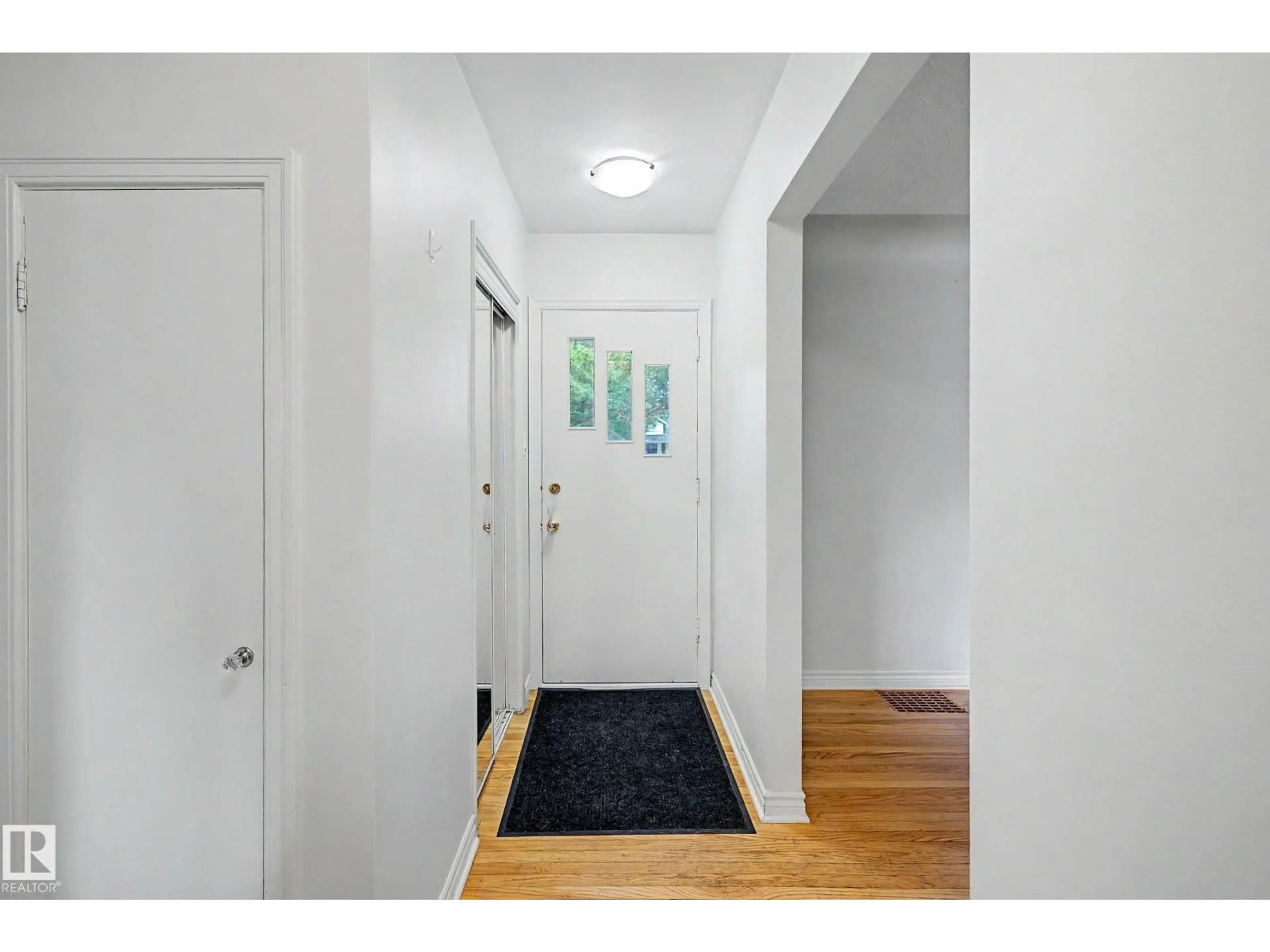 Indoor entryway for 10830 138 ST, Edmonton Alberta T5M1N9