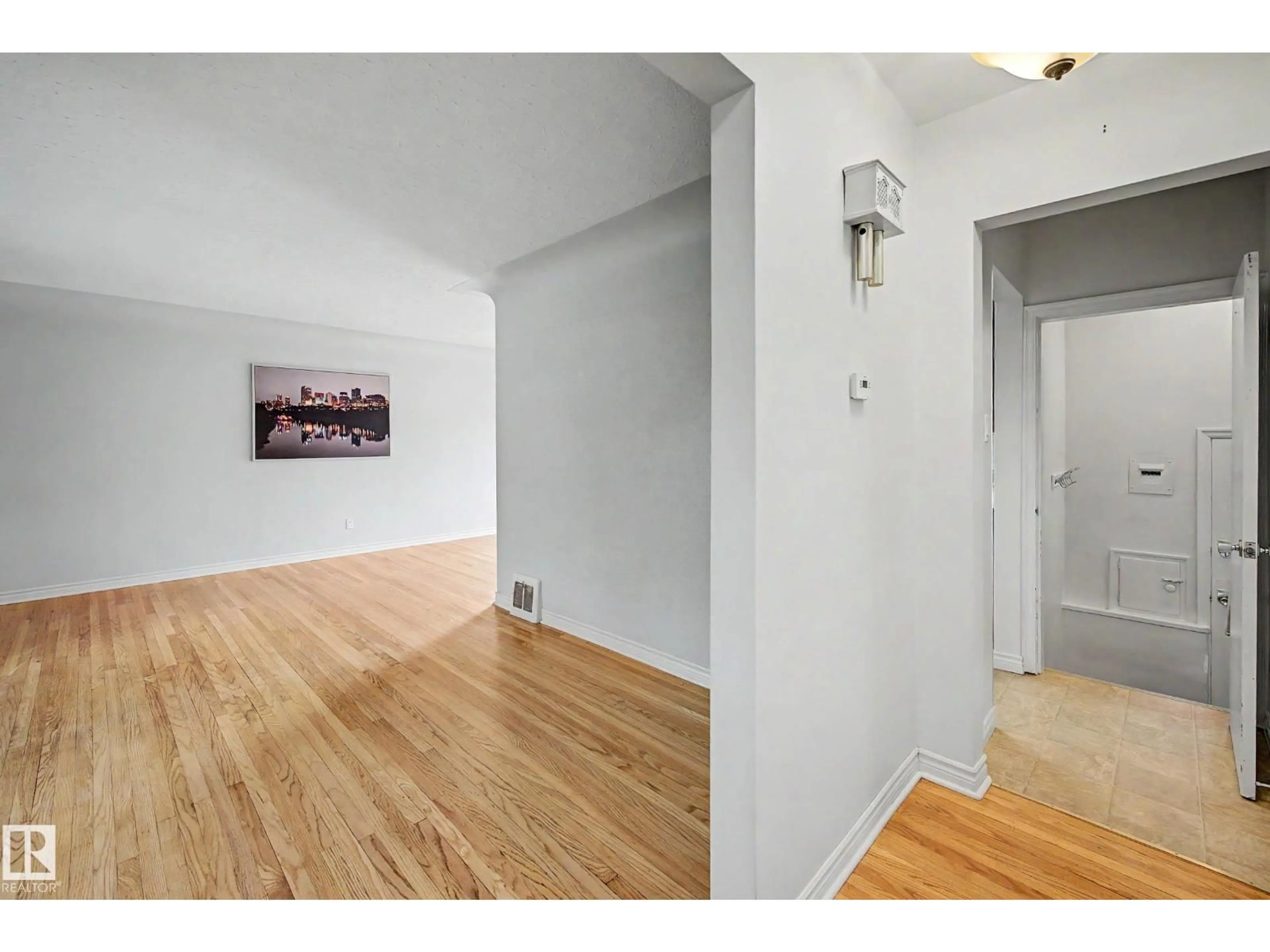 Indoor entryway for 10830 138 ST, Edmonton Alberta T5M1N9