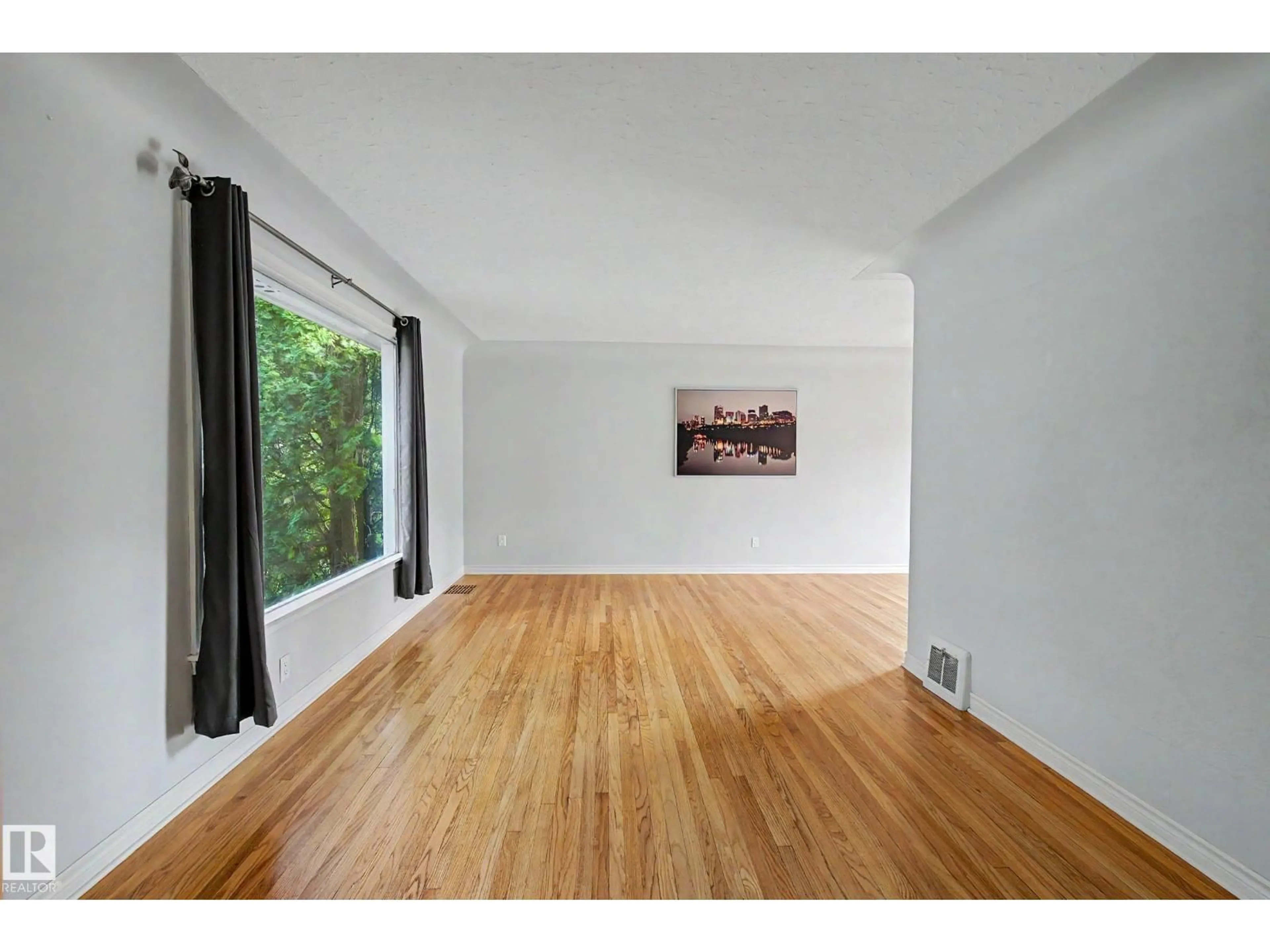 A pic of a room for 10830 138 ST, Edmonton Alberta T5M1N9