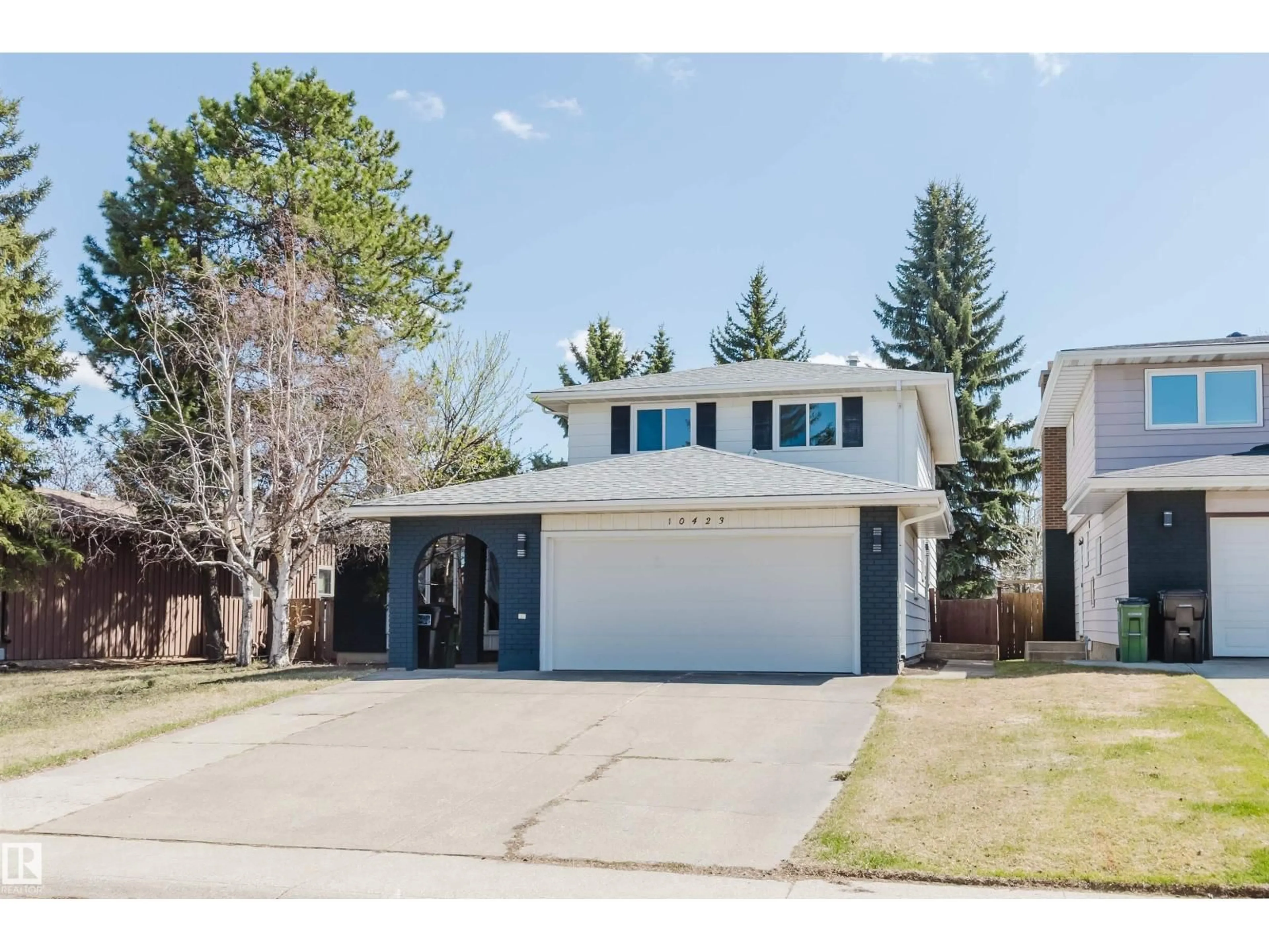 Home with vinyl exterior material, street for NW - 10423 35 AV, Edmonton Alberta T6J2M8