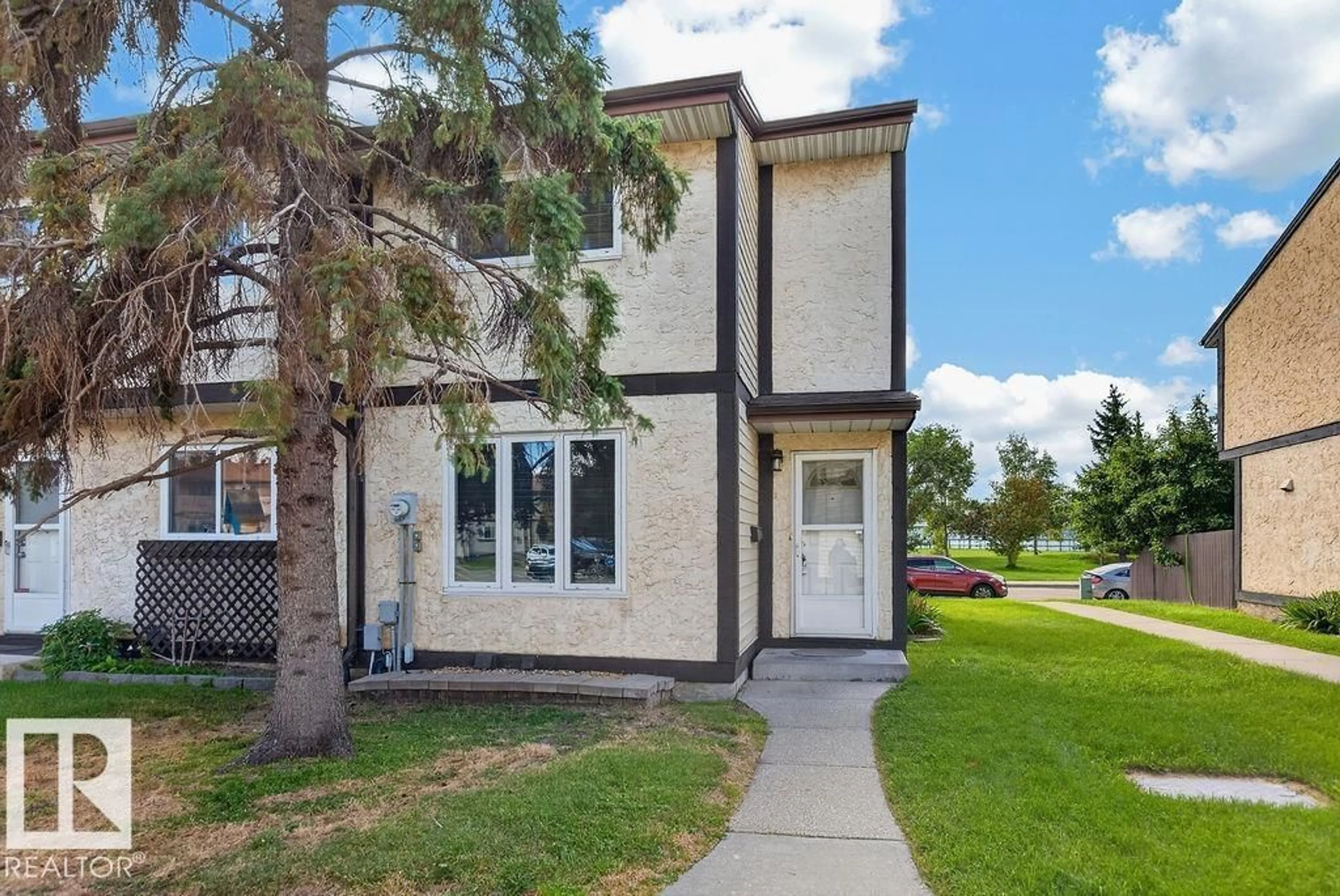 Home with vinyl exterior material, street for 18072 93 AV, Edmonton Alberta T5T1Y1