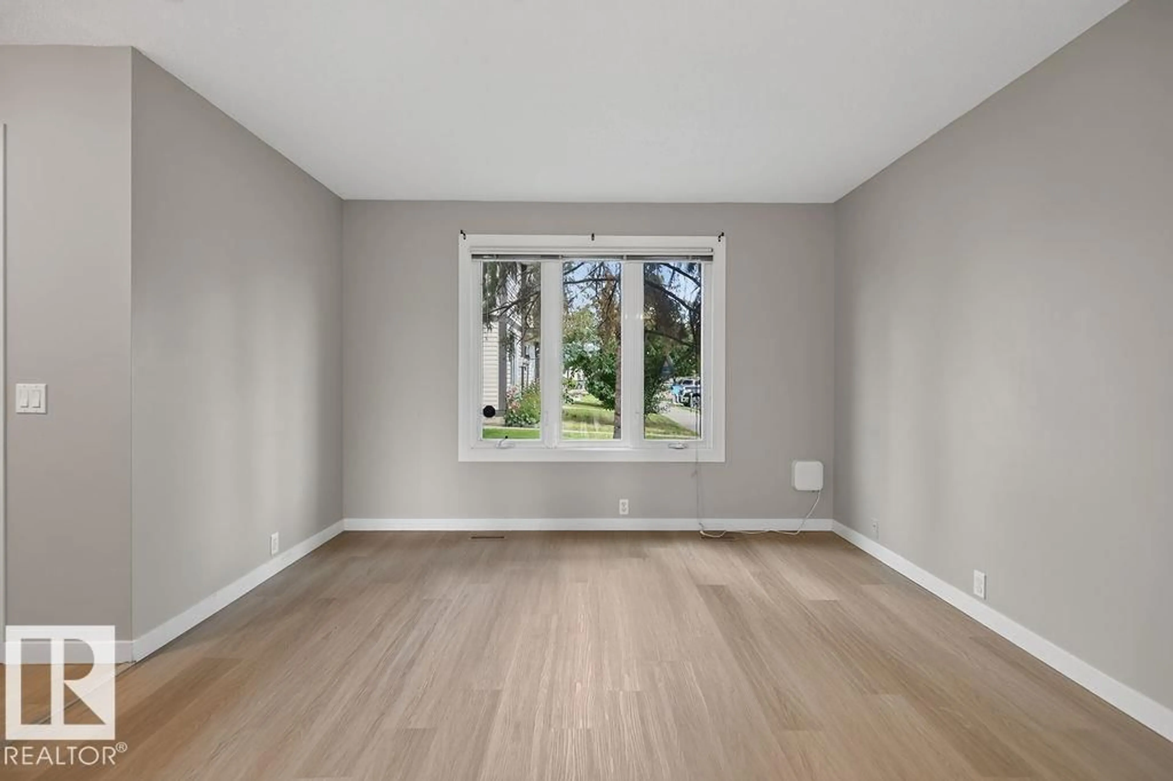 A pic of a room for 18072 93 AV, Edmonton Alberta T5T1Y1