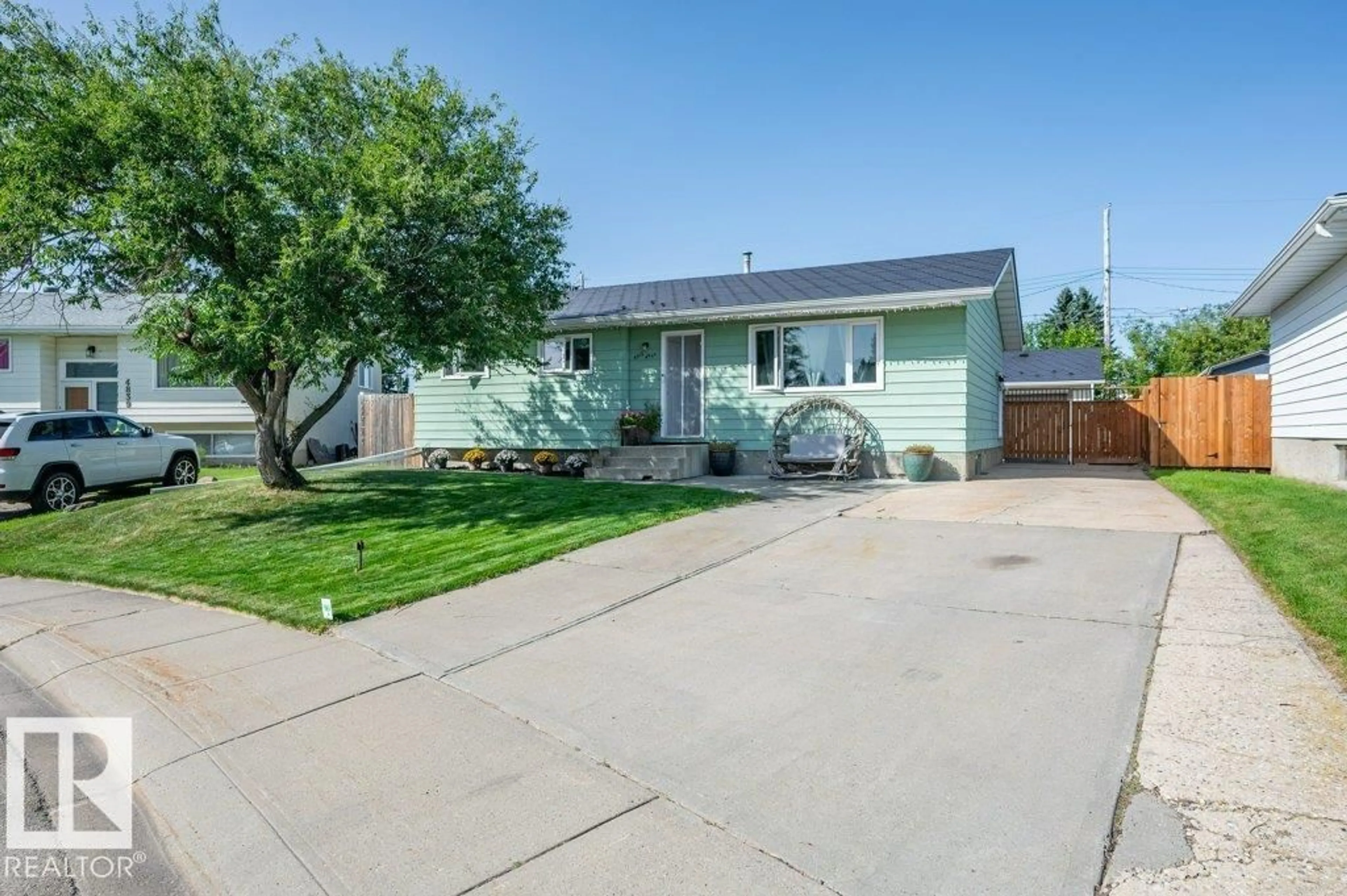 Home with vinyl exterior material, street for 4512 49 ST, Gibbons Alberta T0A1N0