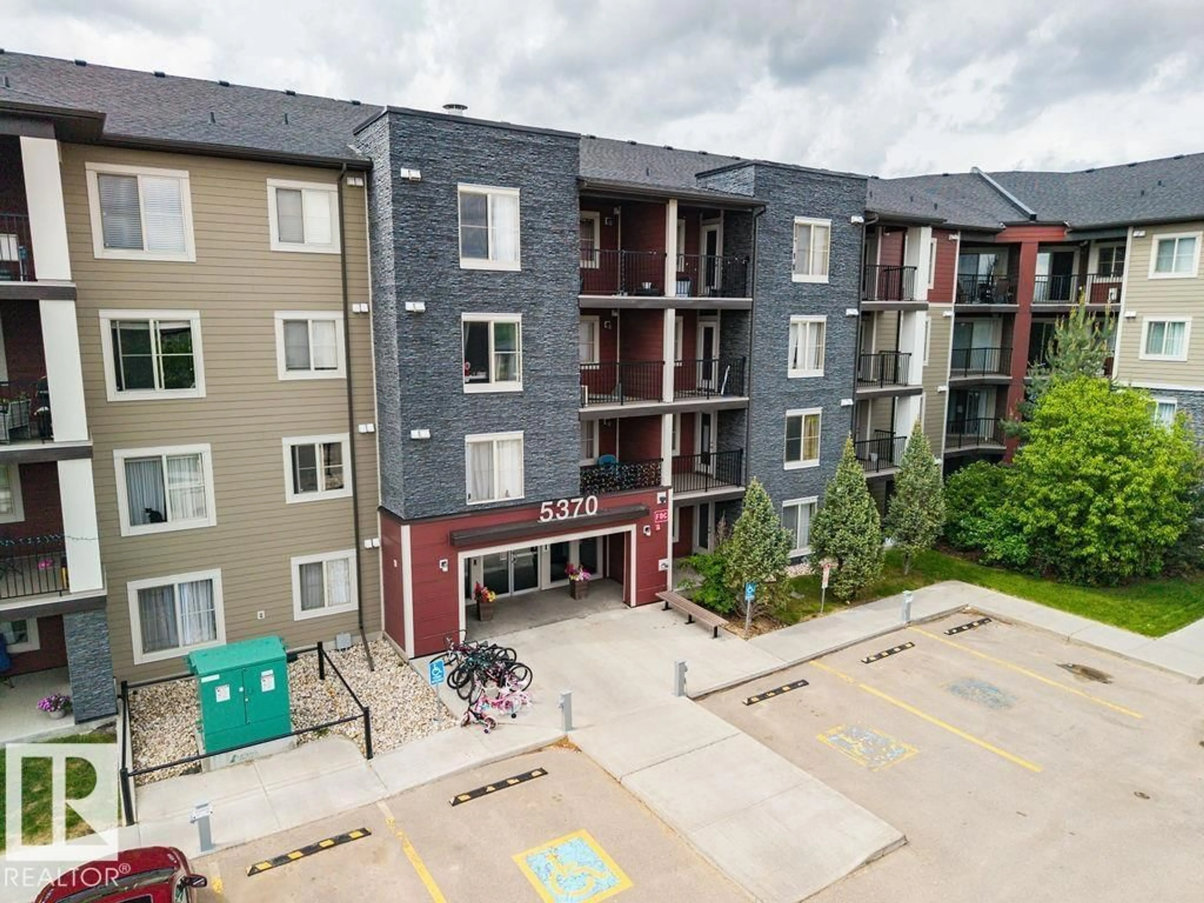 A pic from outside/outdoor area/front of a property/back of a property/a pic from drone, unknown for 5370 - 210 CHAPPELLE RD, Edmonton Alberta T6W3L5