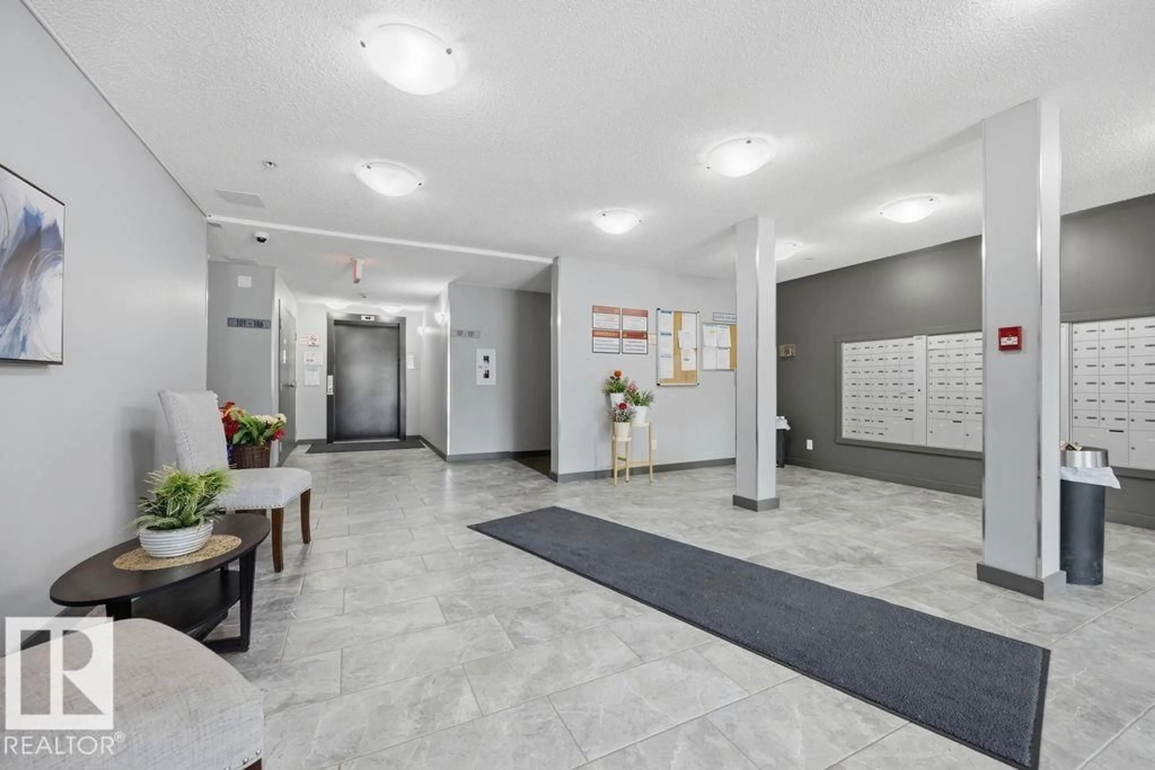 Lobby for 5370 - 210 CHAPPELLE RD, Edmonton Alberta T6W3L5