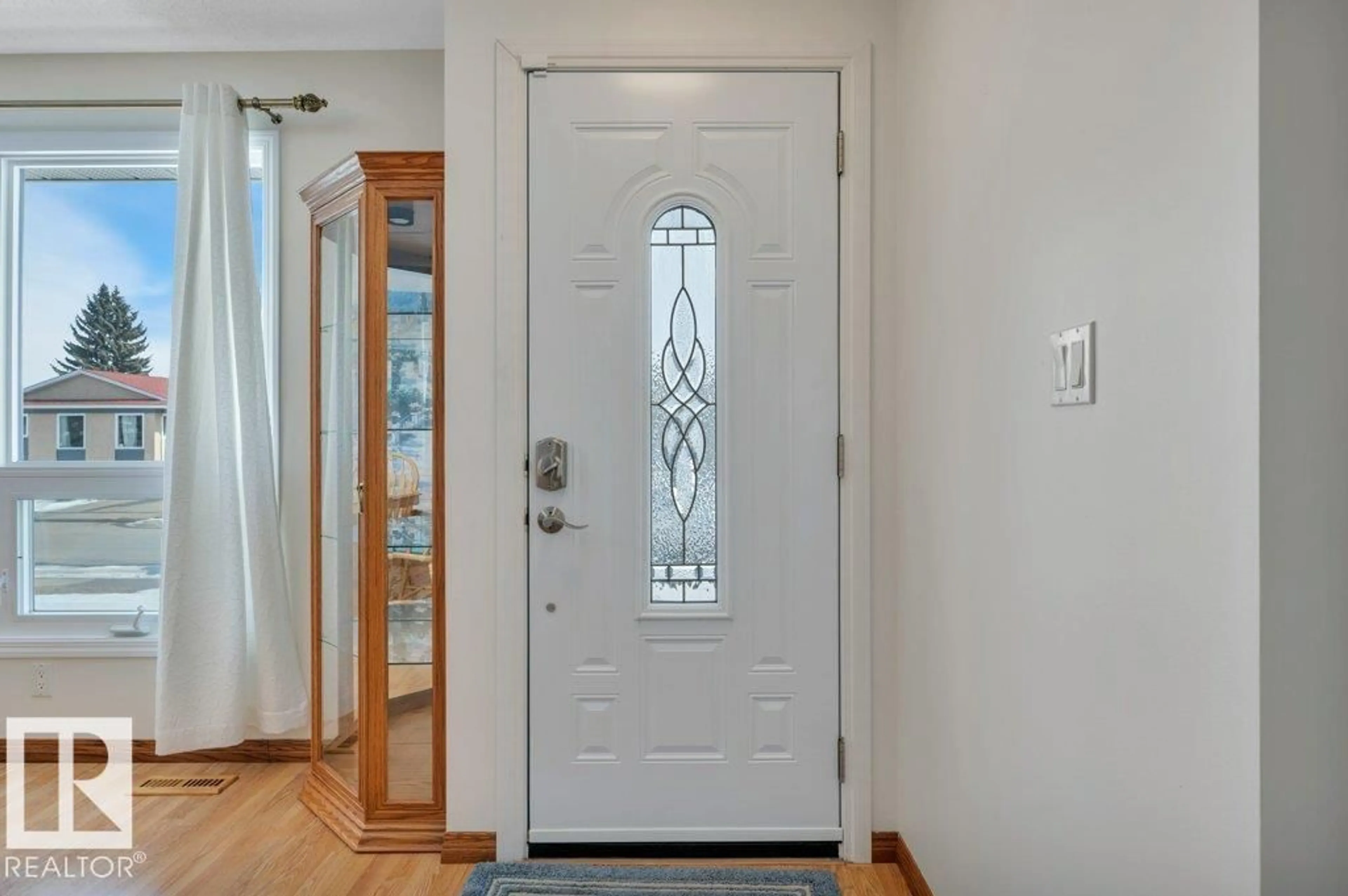 Indoor entryway for 14210 22A ST NW, Edmonton Alberta T5Y1E1