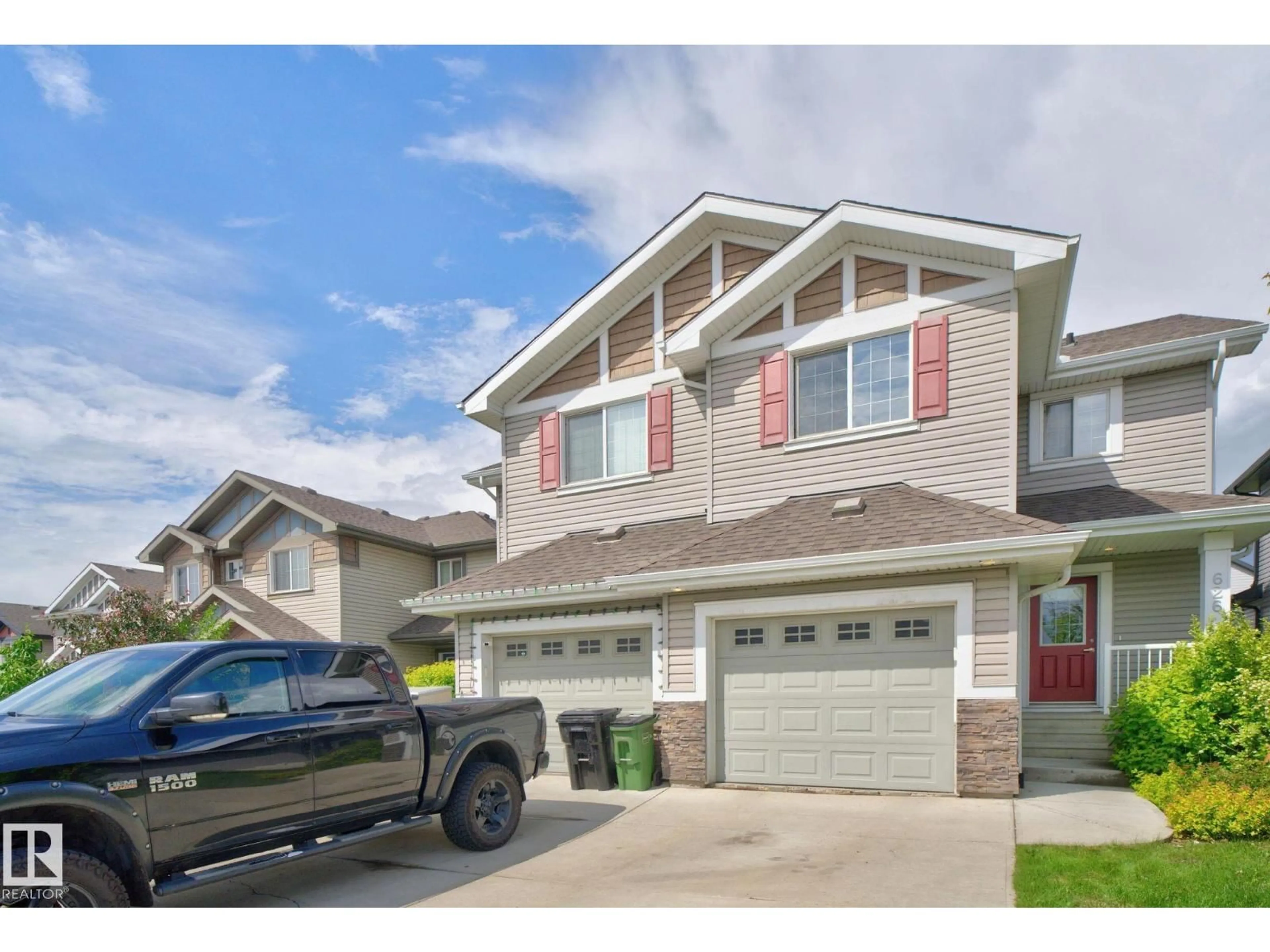 Home with vinyl exterior material, street for 626 42 AV, Edmonton Alberta T6T0W9