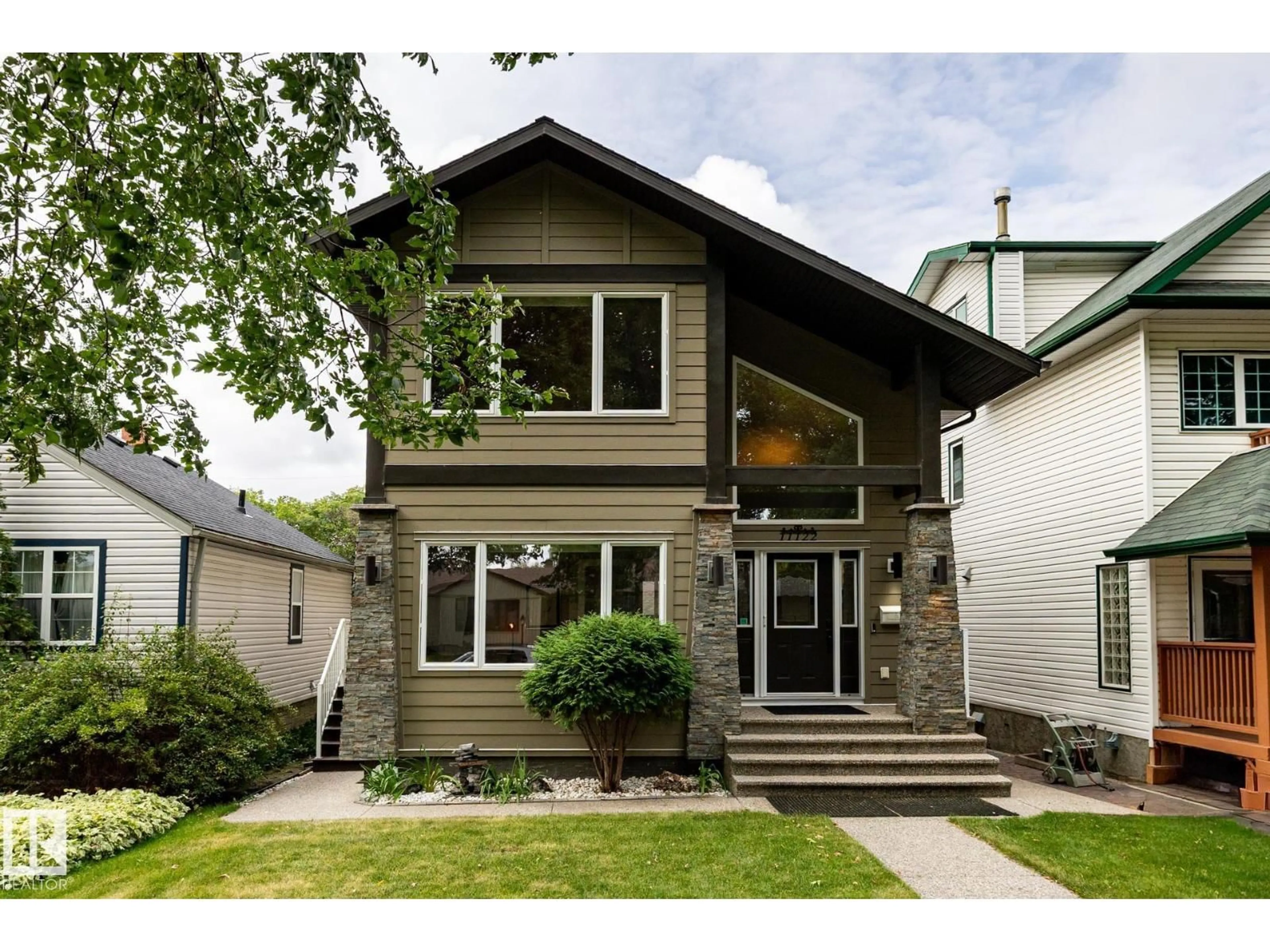 Home with vinyl exterior material, street for NW - 11122 52 ST, Edmonton Alberta T5W3H7