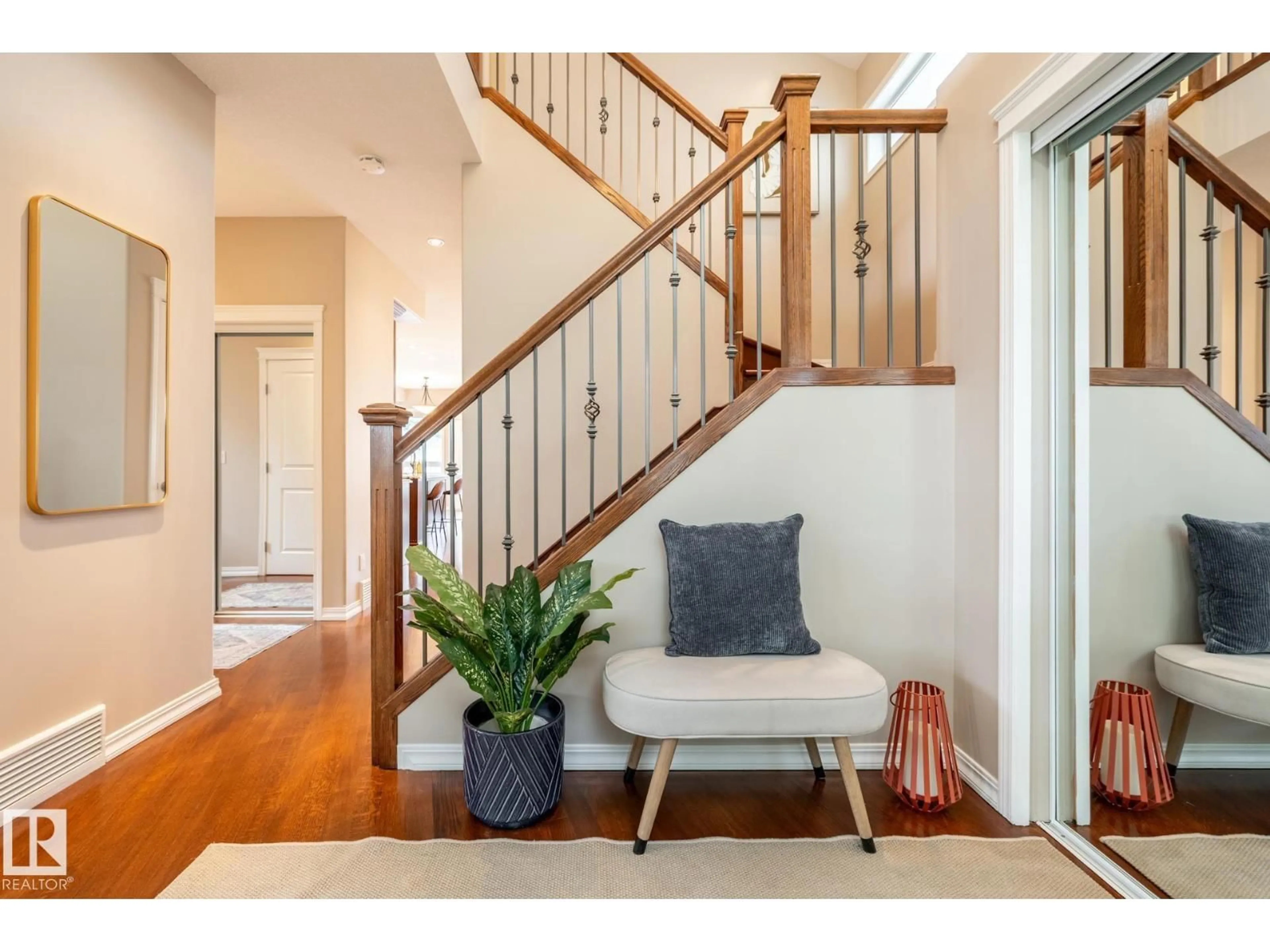 Indoor entryway for NW - 11122 52 ST, Edmonton Alberta T5W3H7
