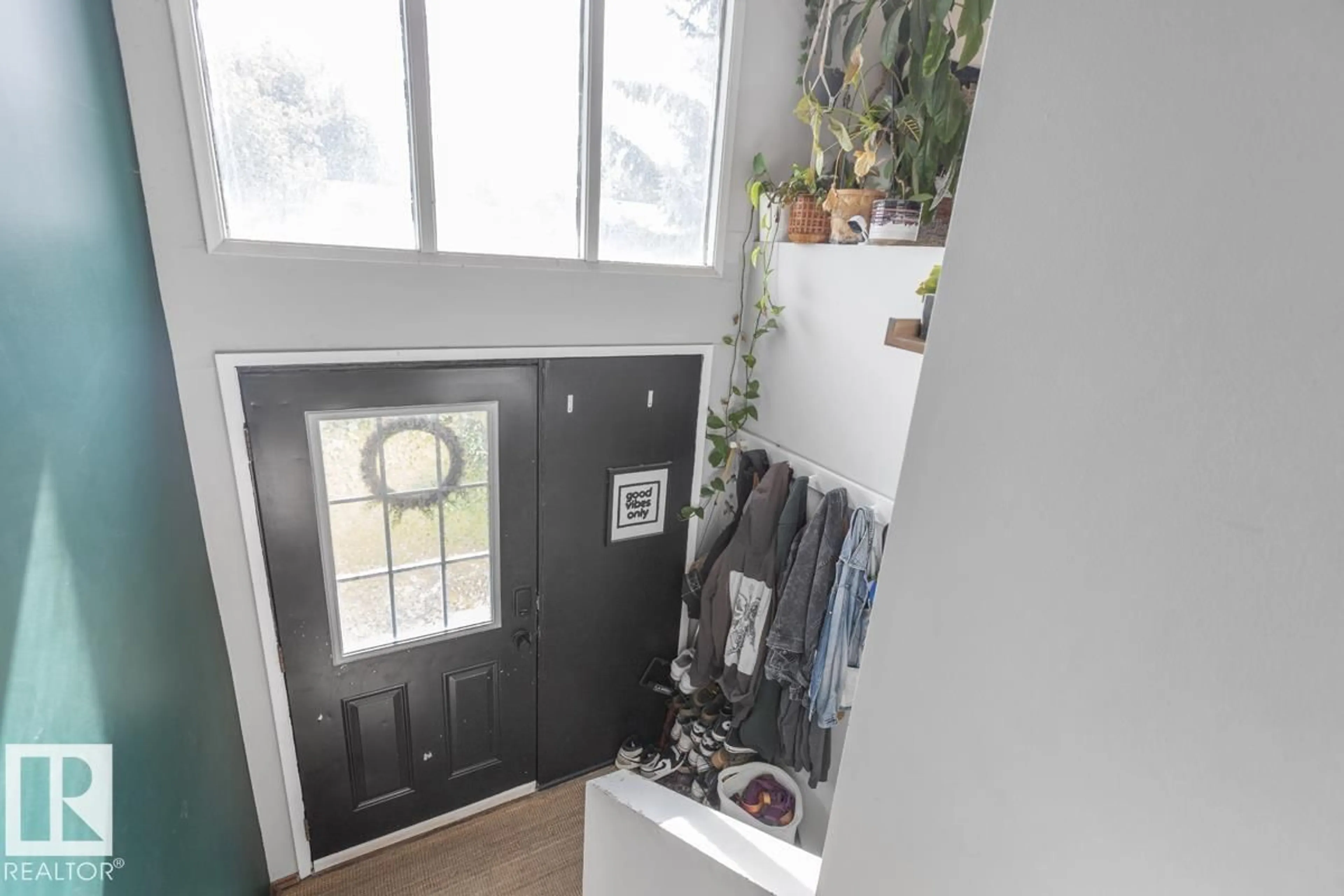 Indoor entryway for 8808 43 AV, Edmonton Alberta T6K1A7