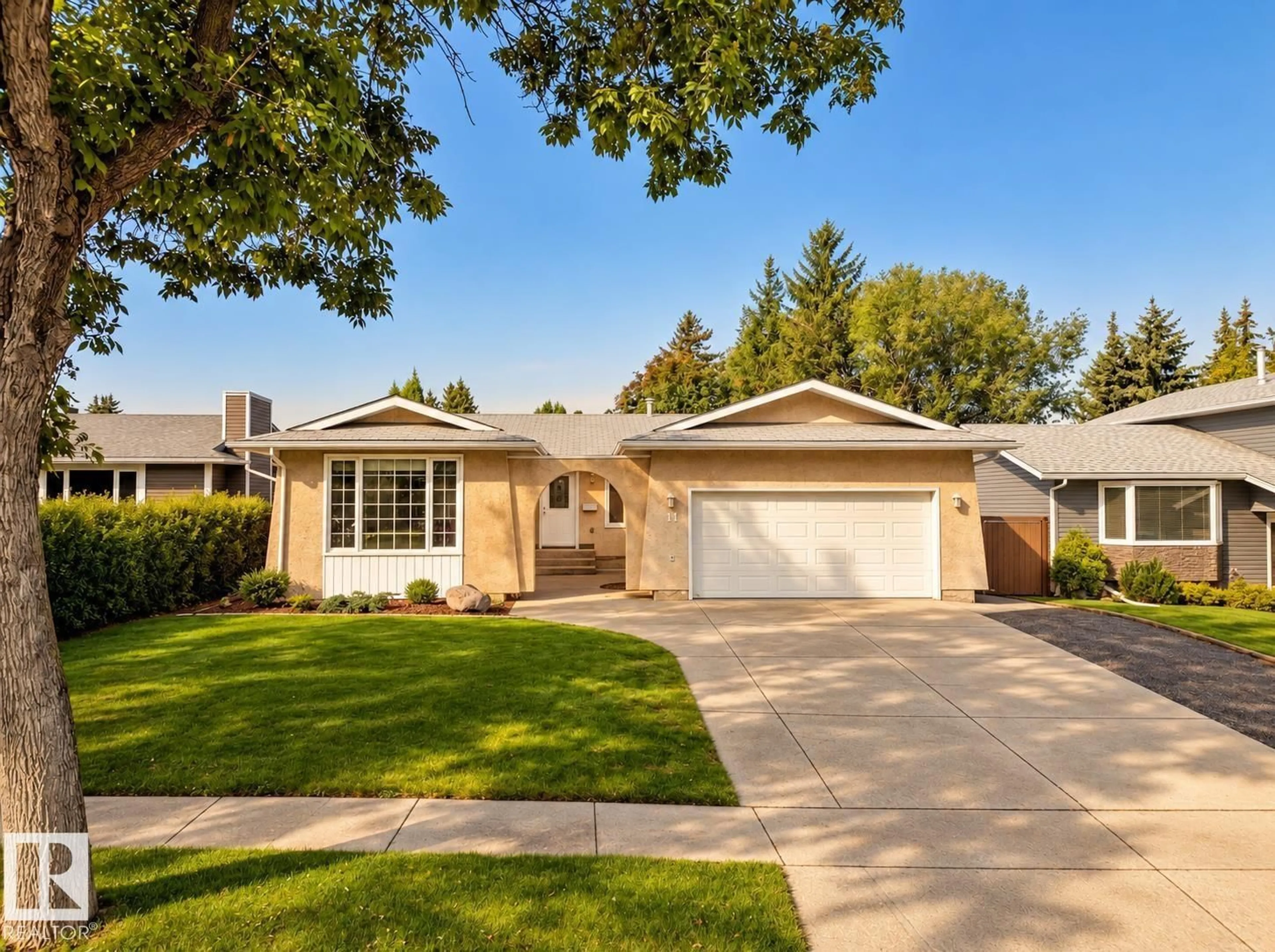 Home with vinyl exterior material, street for 11 BRUNSWICK CR, St. Albert Alberta T8N2K5