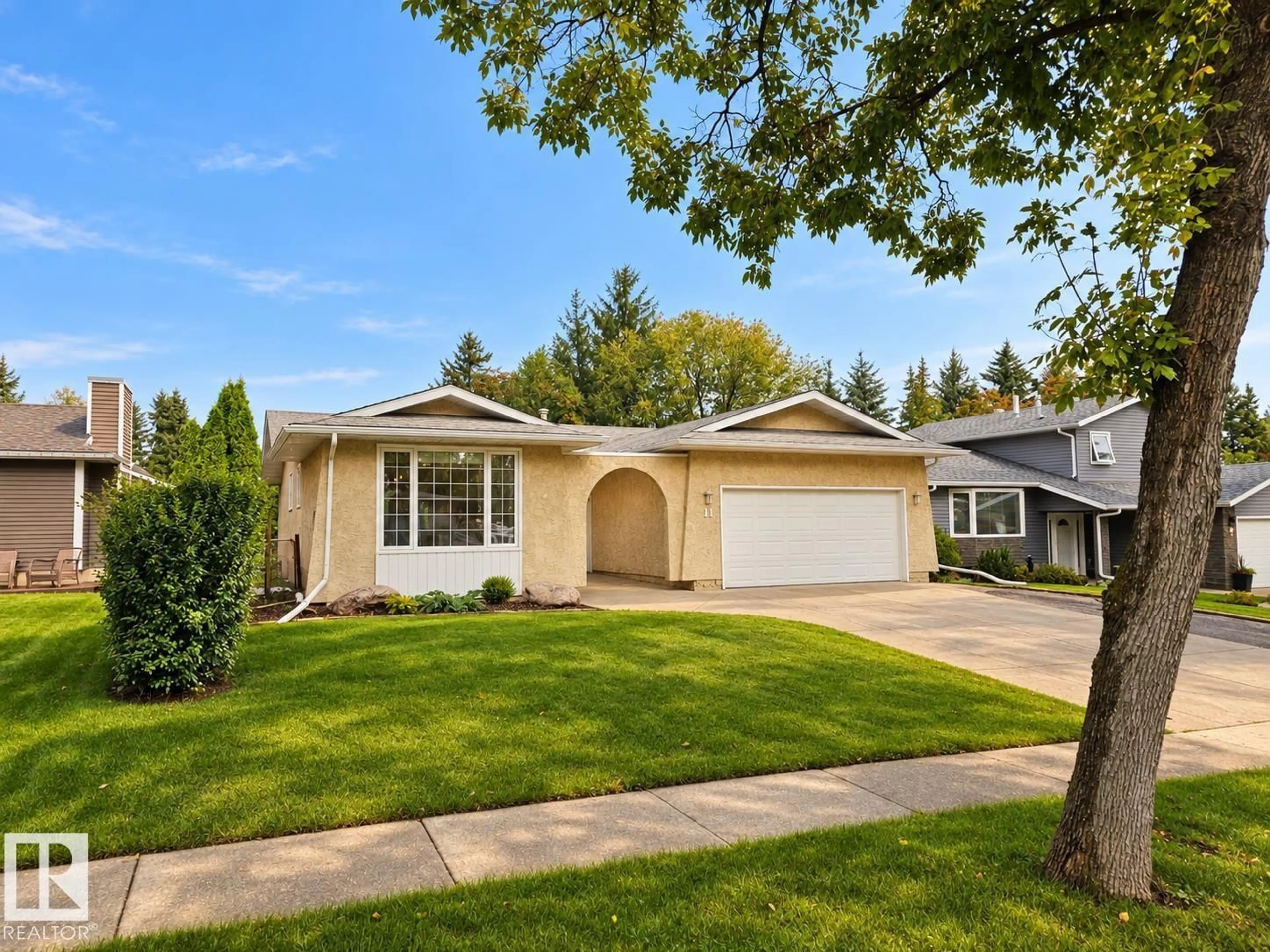 Home with vinyl exterior material, street for 11 BRUNSWICK CR, St. Albert Alberta T8N2K5