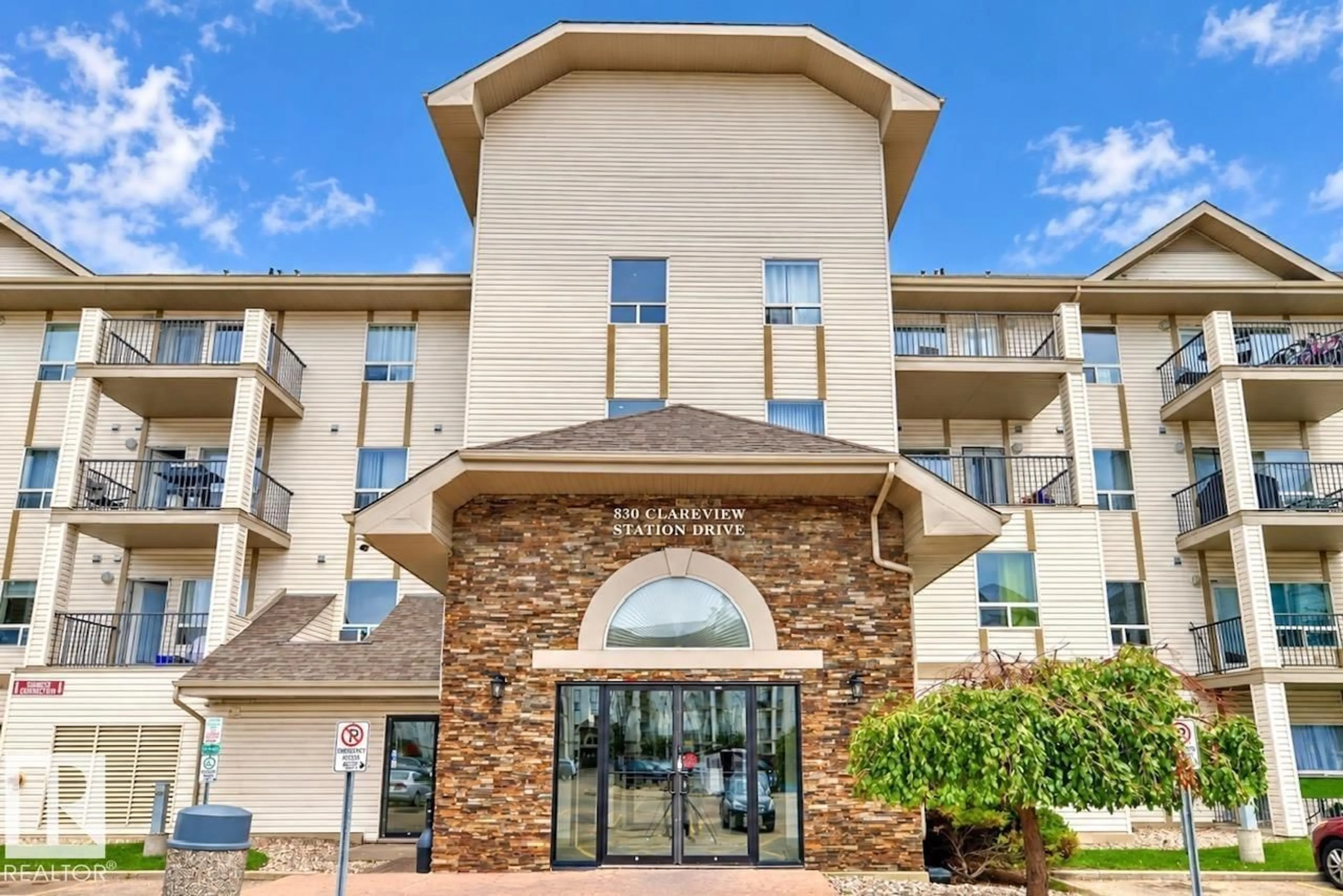 Indoor foyer for #1122 - 1122 CLAREVIEW STATION DR DR, Edmonton Alberta T5Y0E6