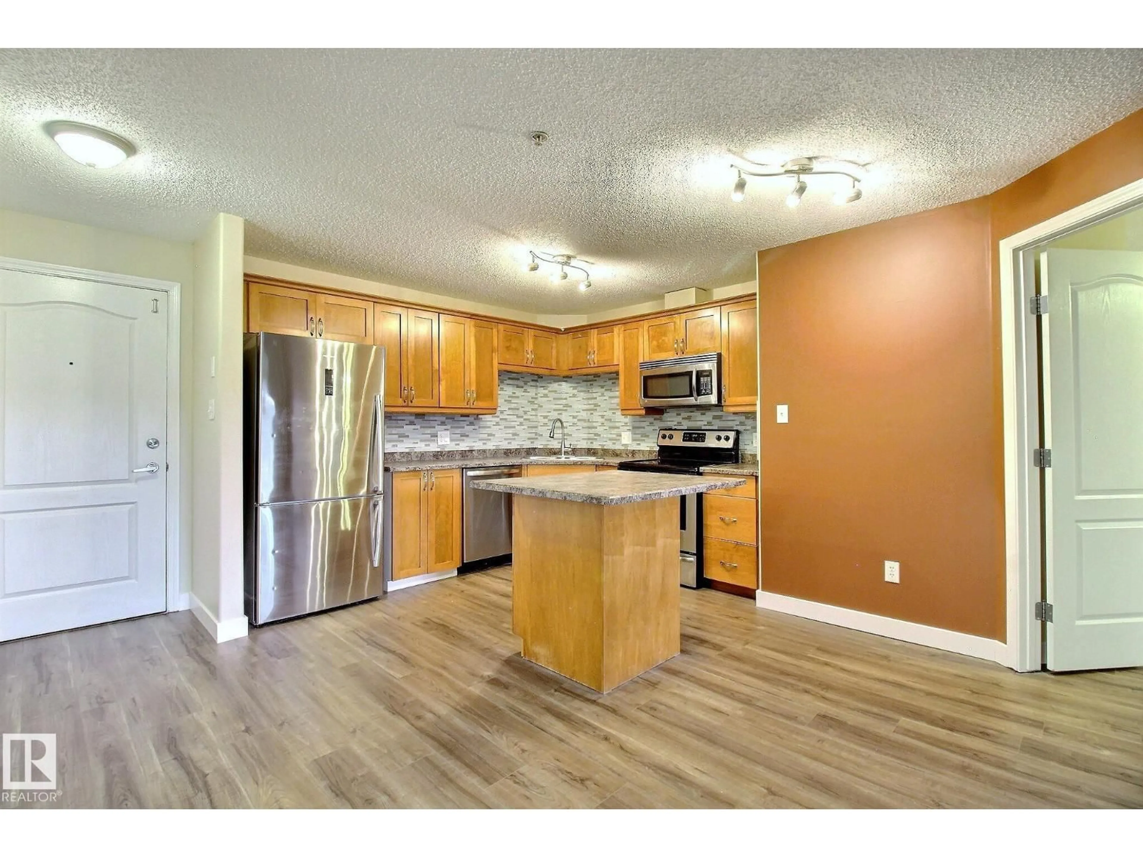 Open concept kitchen, wood/laminate floor for #1122 - 1122 CLAREVIEW STATION DR DR, Edmonton Alberta T5Y0E6
