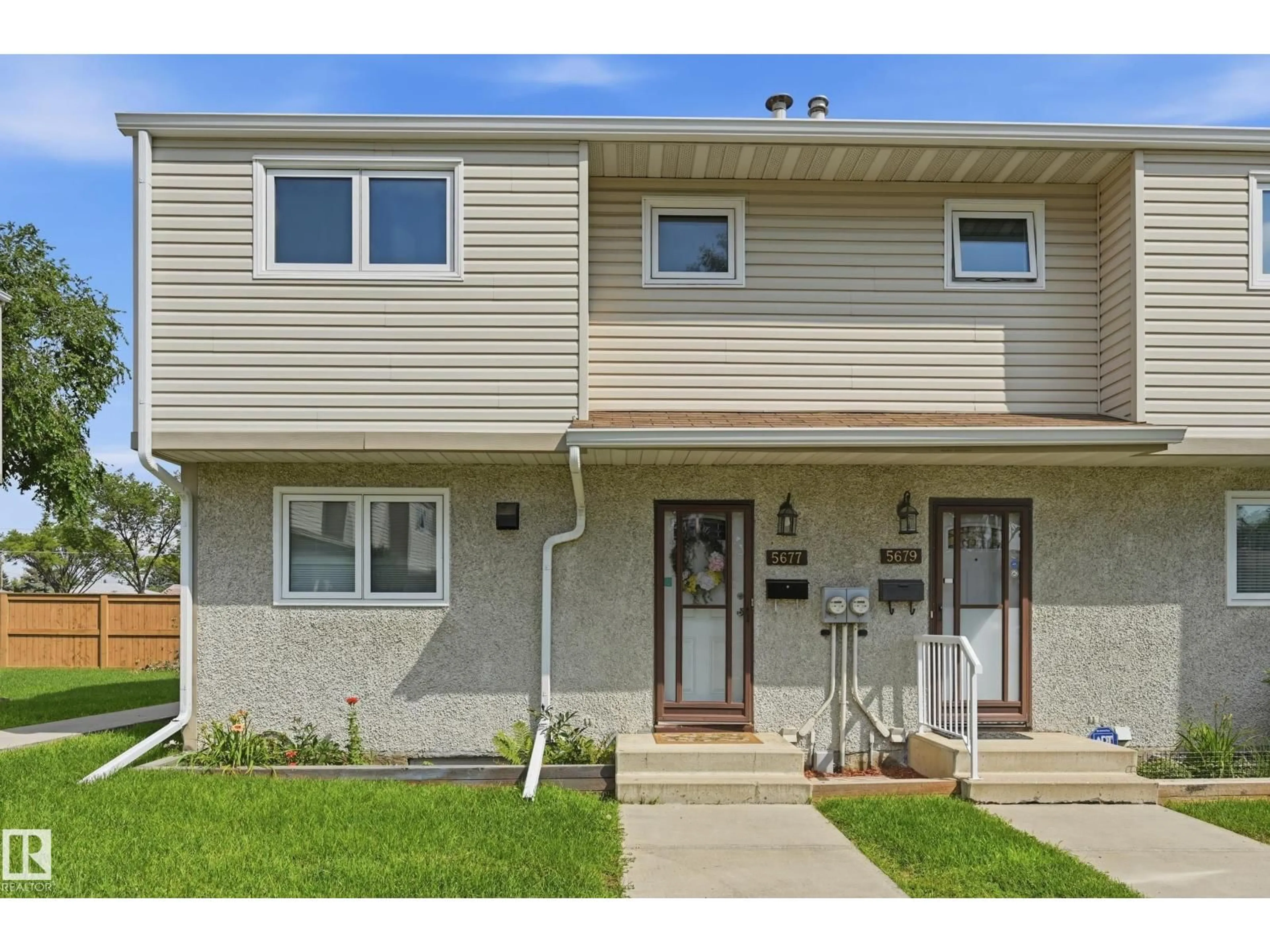 Home with vinyl exterior material, street for 5677 137 AV, Edmonton Alberta T5A2H4