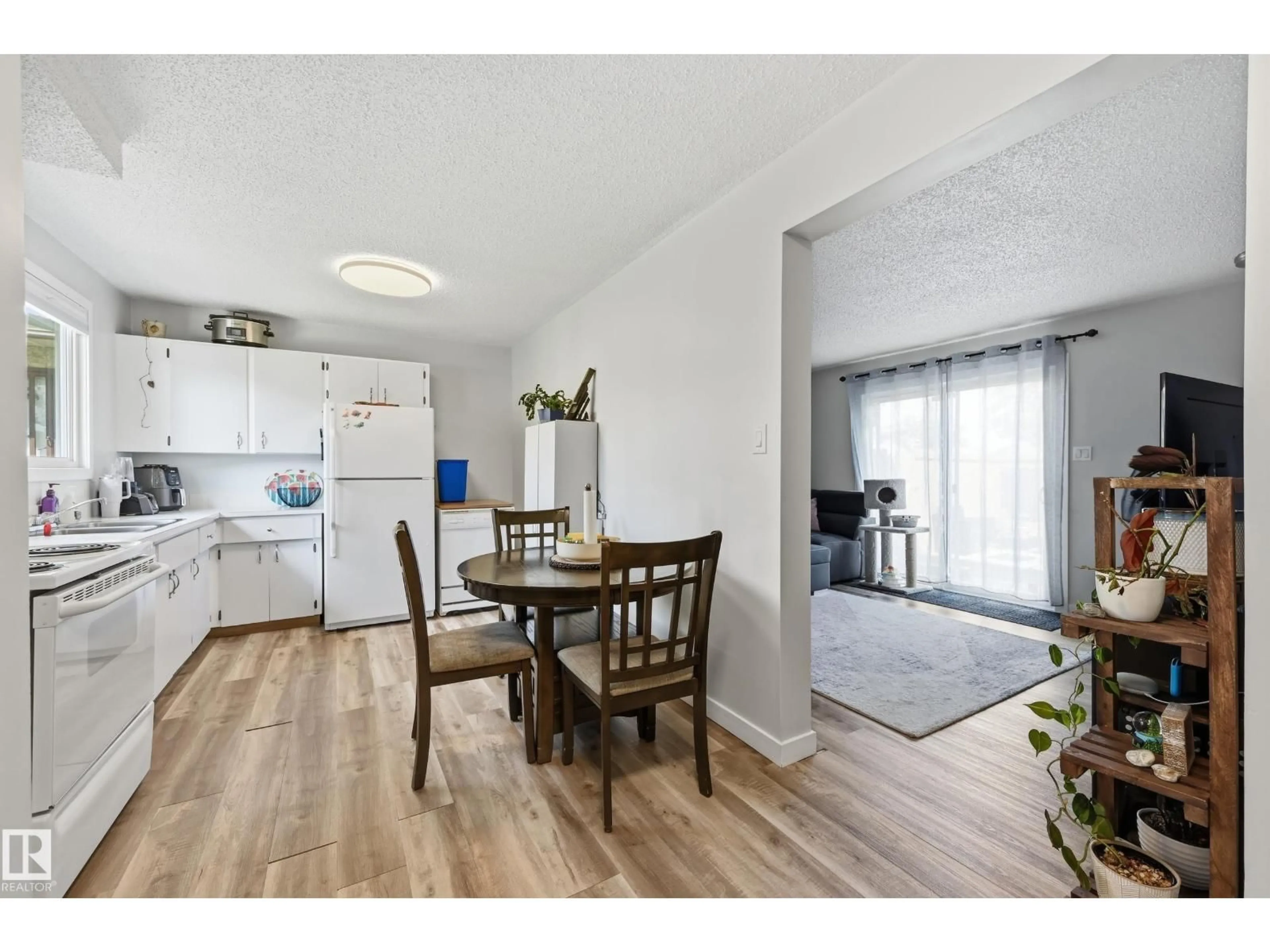 Unknown for 5677 137 AV, Edmonton Alberta T5A2H4