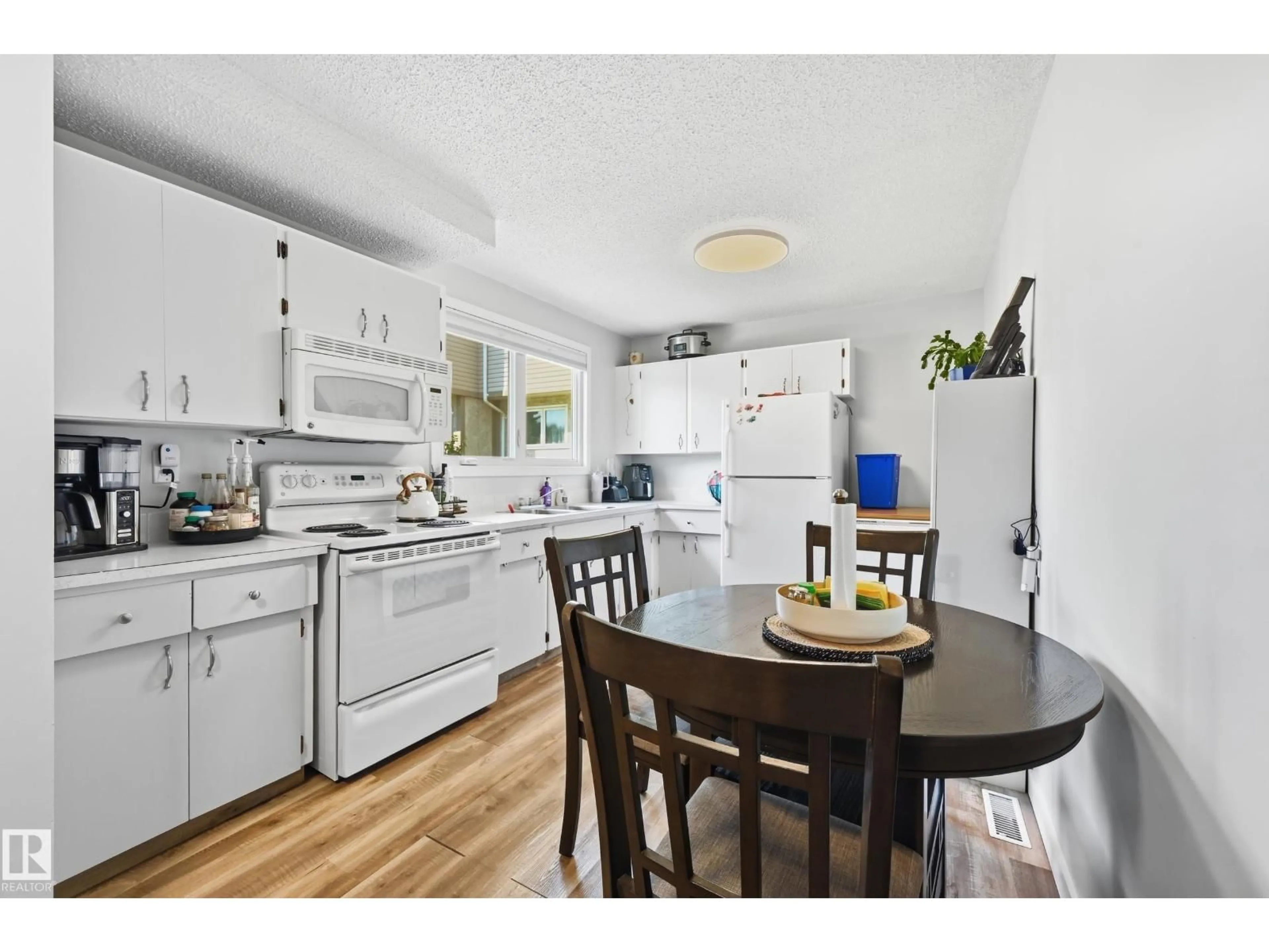 Unknown for 5677 137 AV, Edmonton Alberta T5A2H4