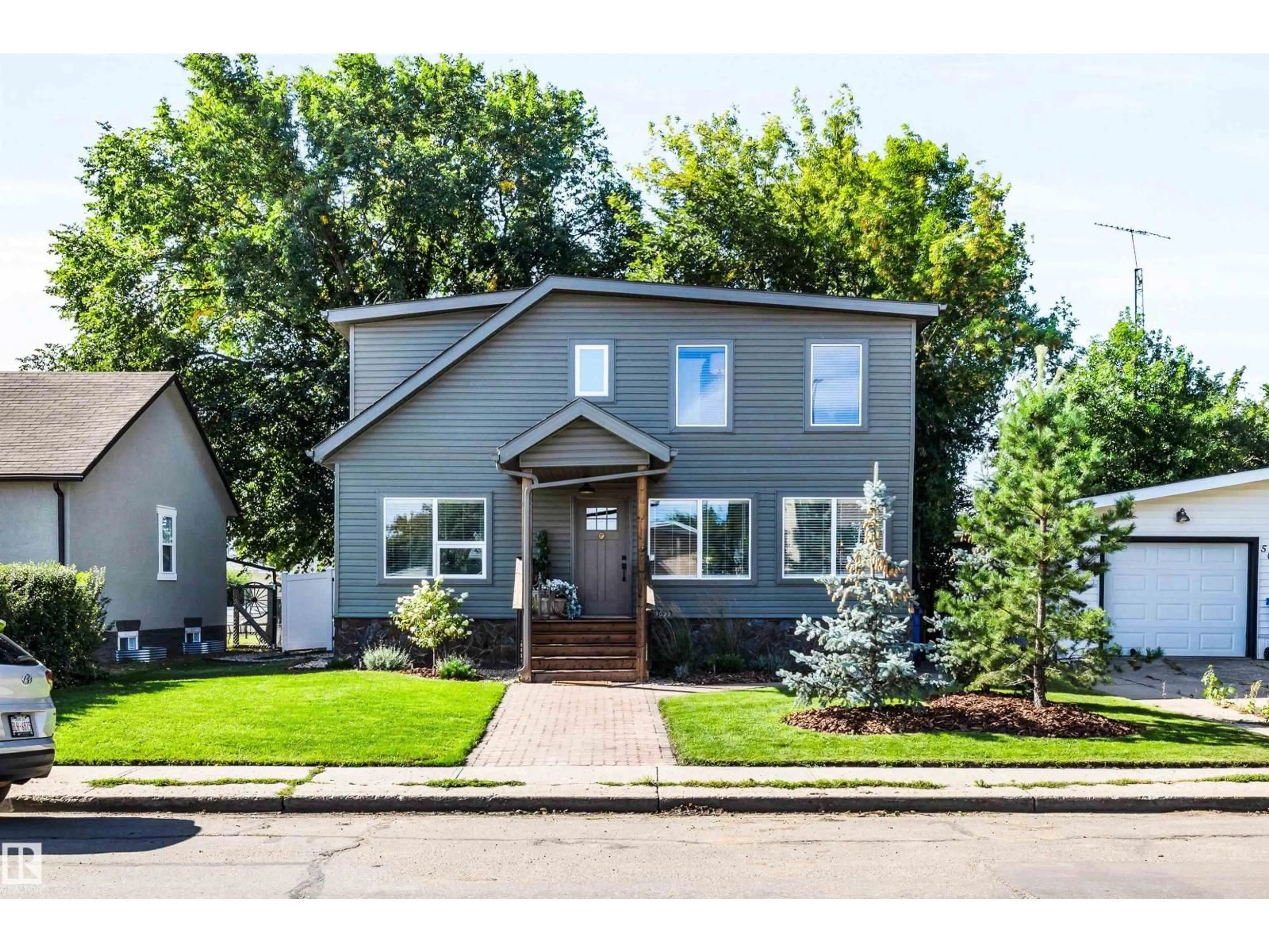Home with brick exterior material, street for 5021 49 AV, Vegreville Alberta T9C1L9