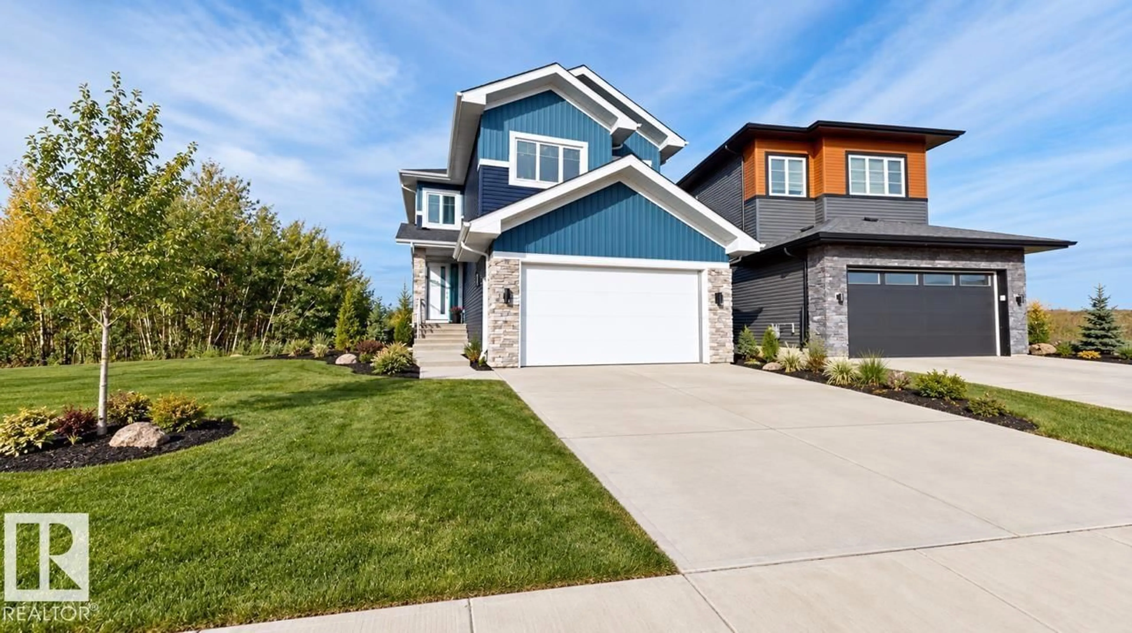 Home with vinyl exterior material, street for 4608 17 AV, Edmonton Alberta T6X1X2