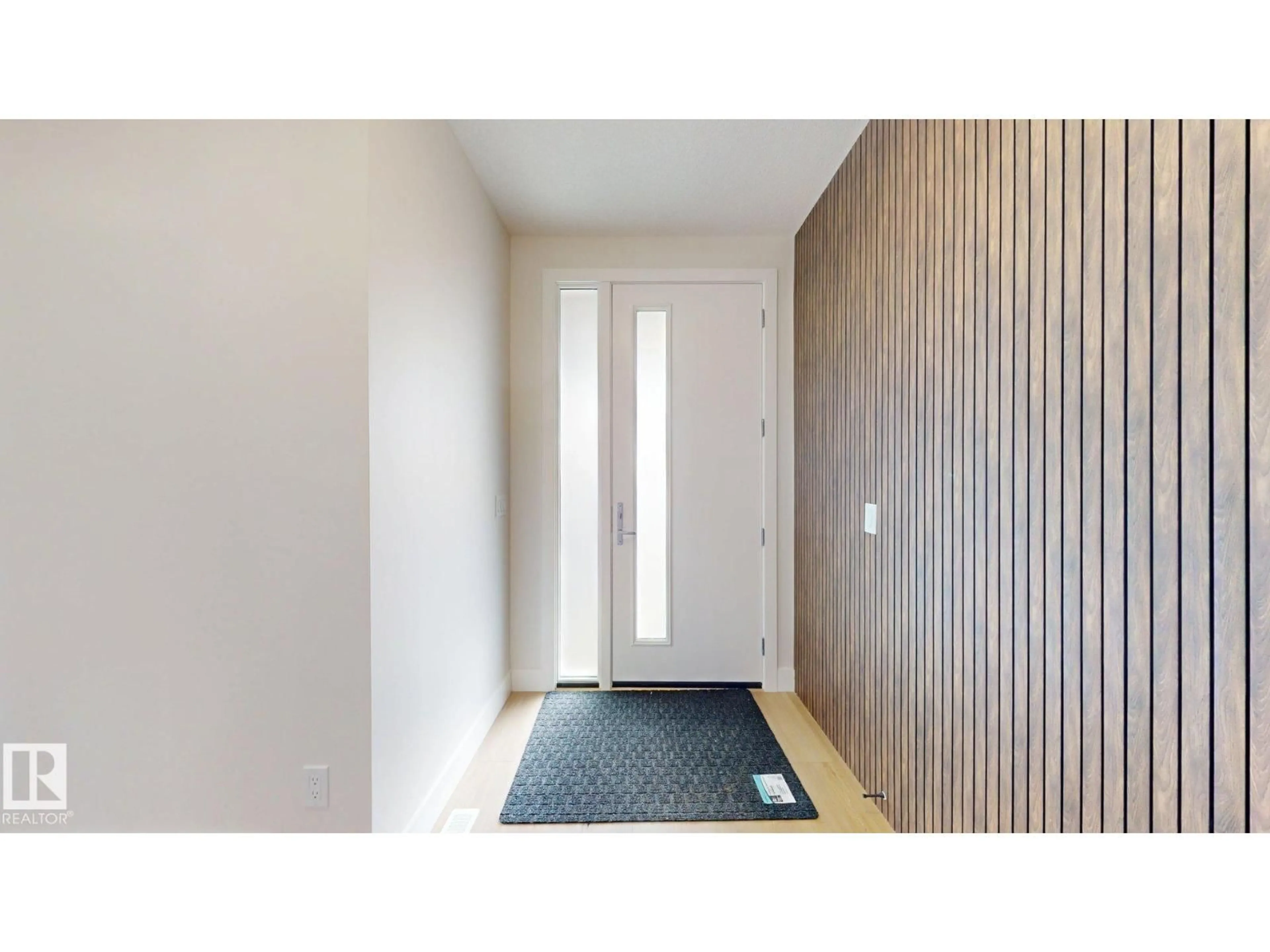 Indoor entryway for 4608 17 AV, Edmonton Alberta T6X1X2