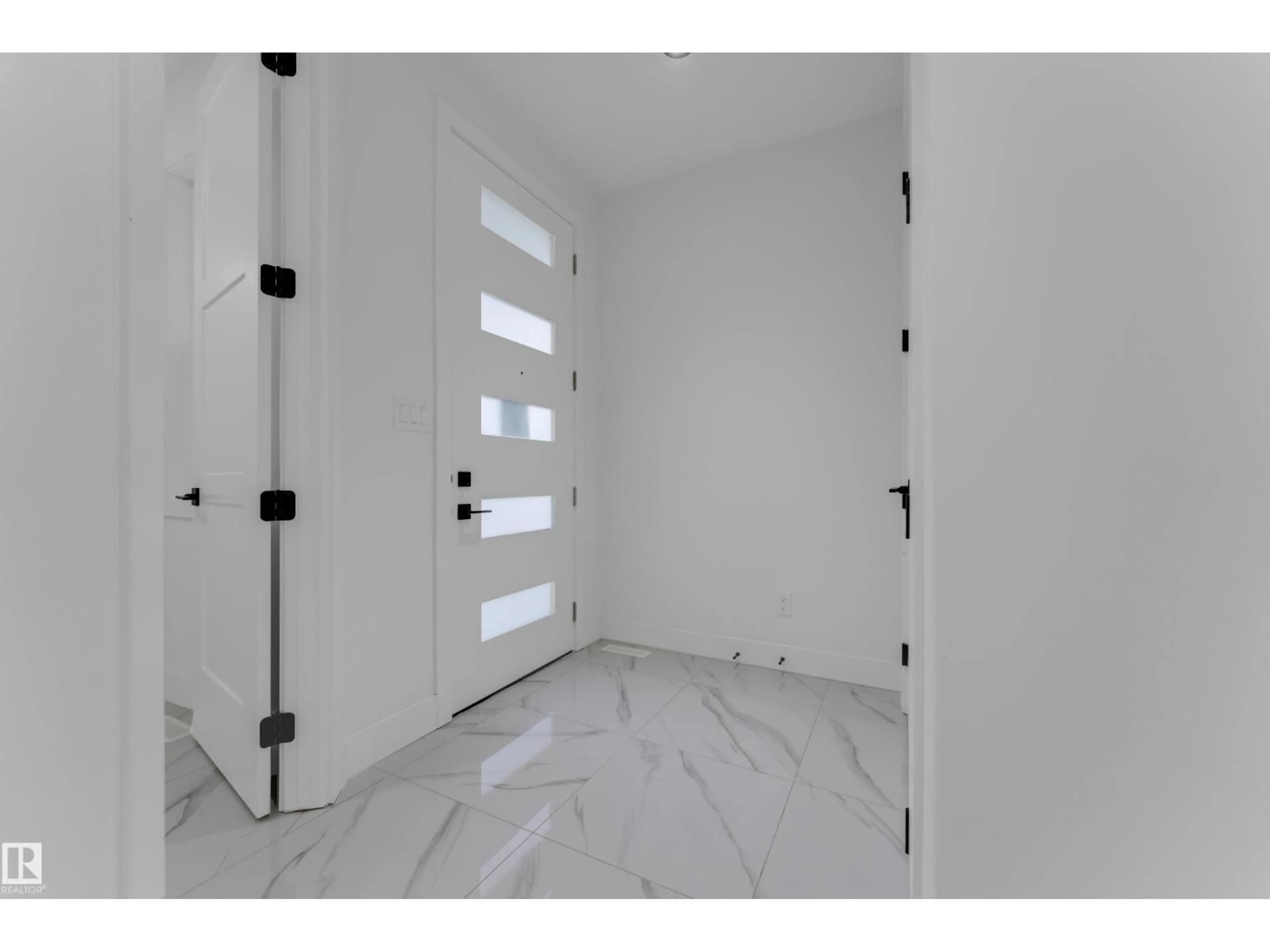 Indoor entryway for 202 LINDEN LO, Leduc Alberta T9E1T2