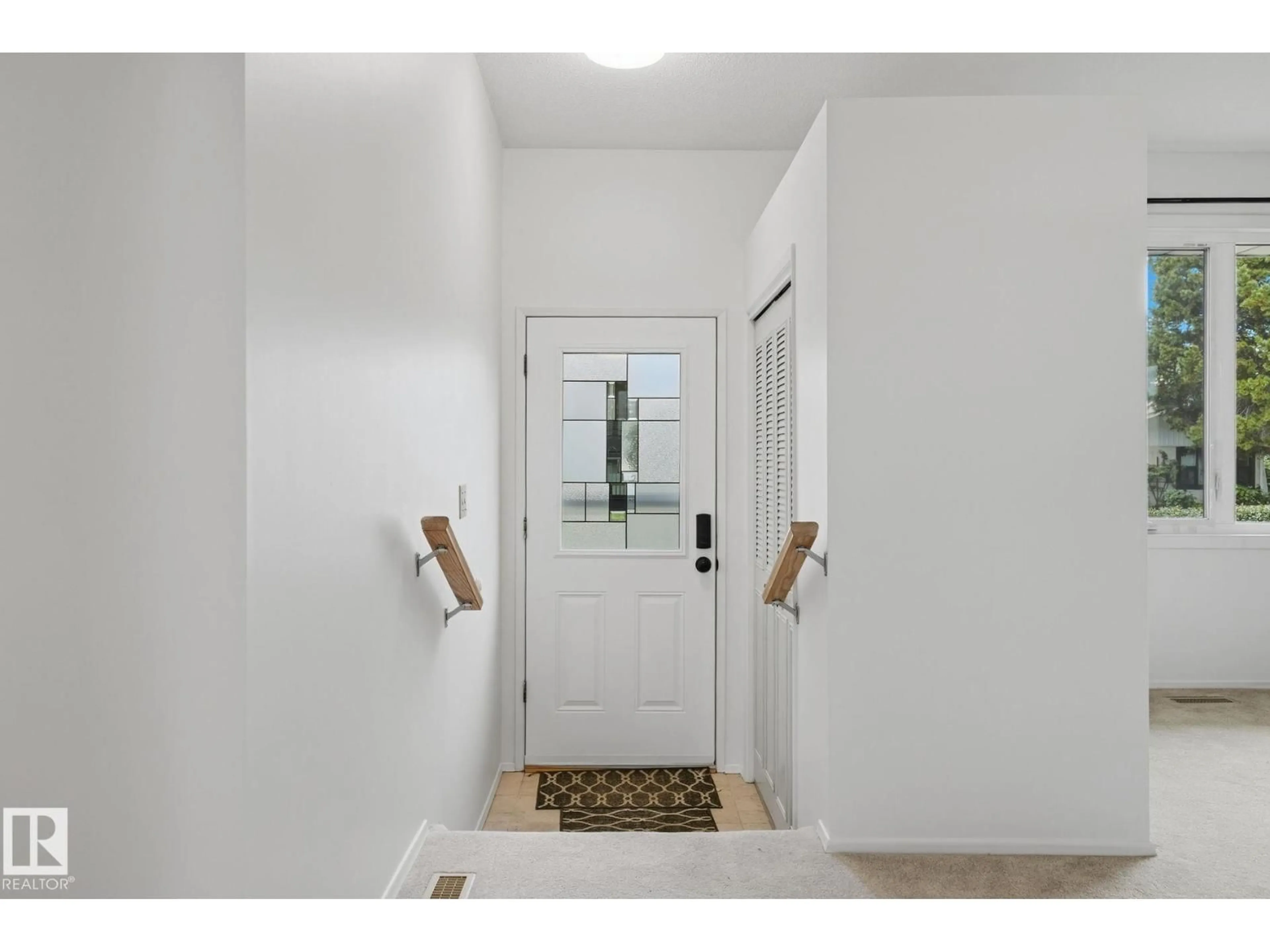 Indoor entryway for 14 BRAMPTON ST, Spruce Grove Alberta T7X1G1