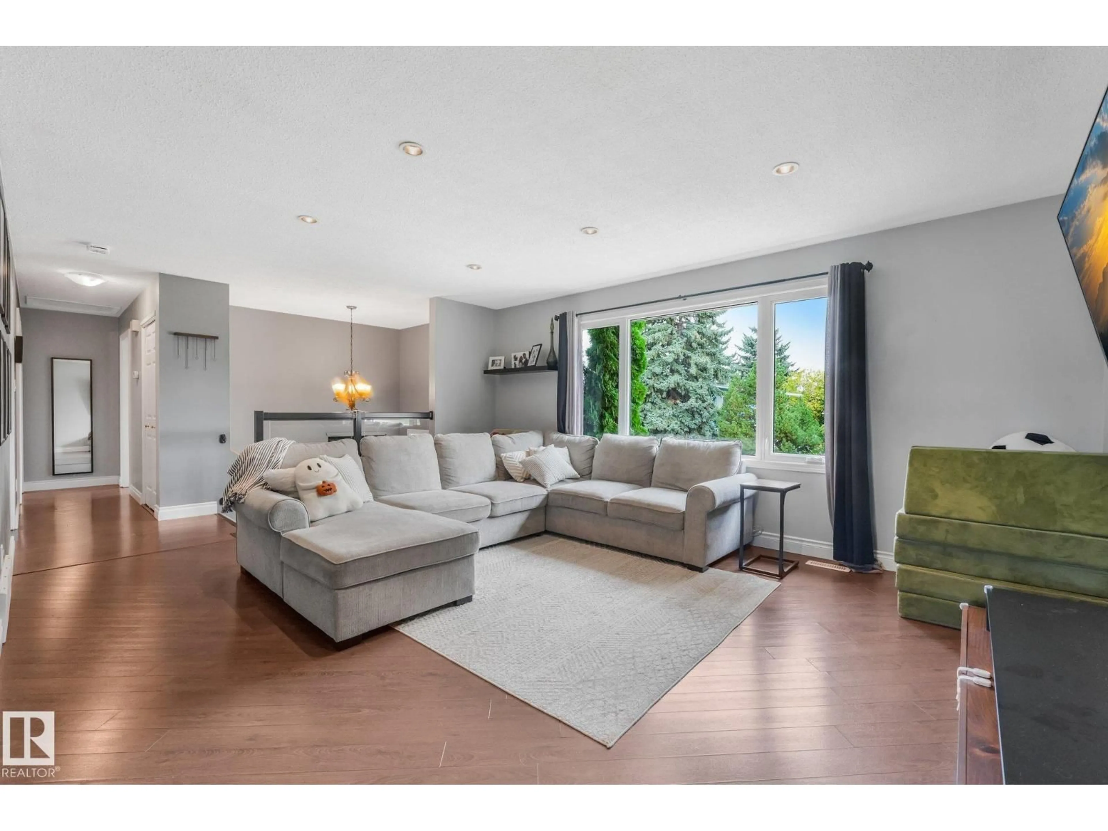 Living room with furniture, unknown for 81 GLAMORGAN DR, Sherwood Park Alberta T8A2Y7